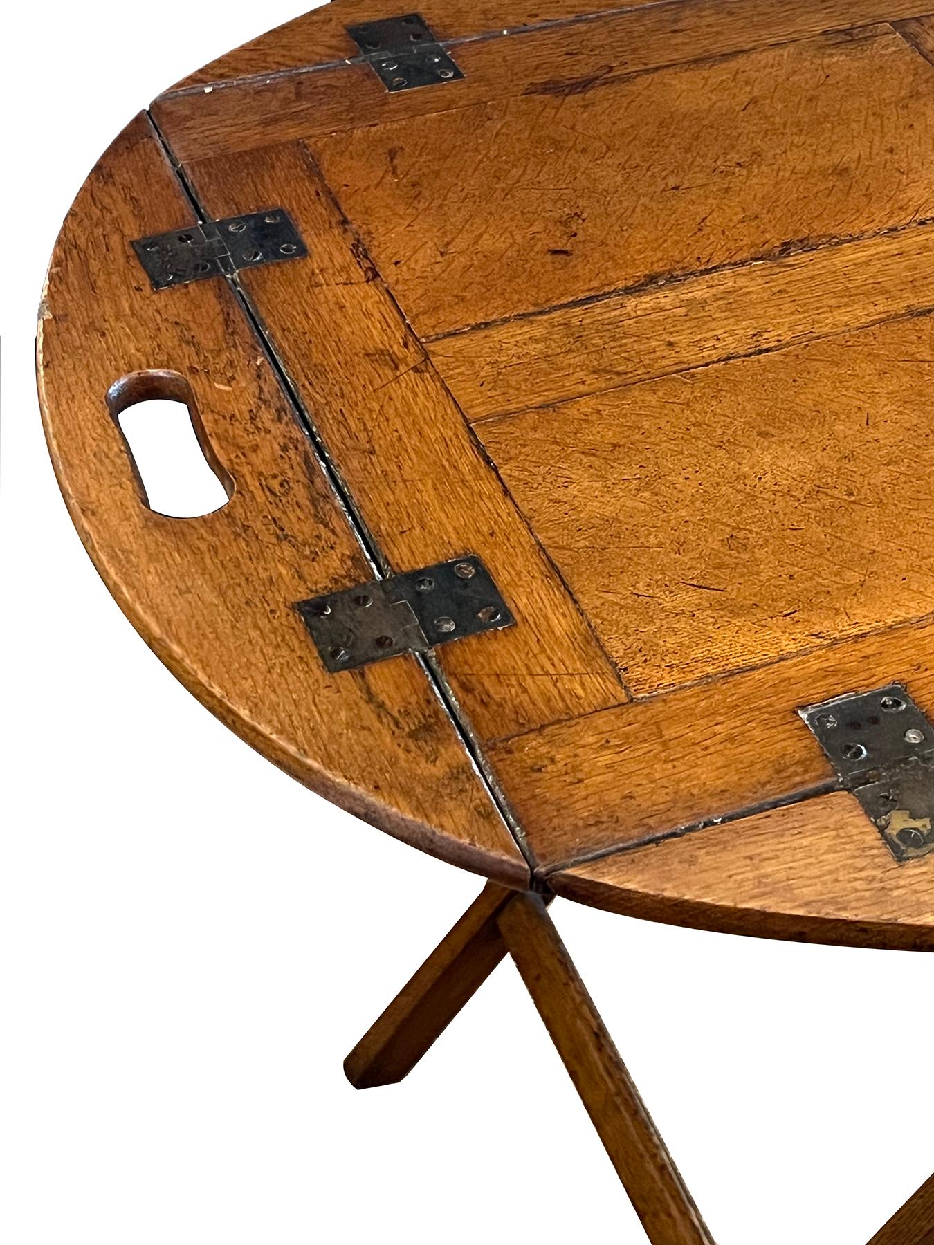 Bandeja de mayordomo inglesa eduardiana de roble sobre soporte de altura de bar Inglés en venta