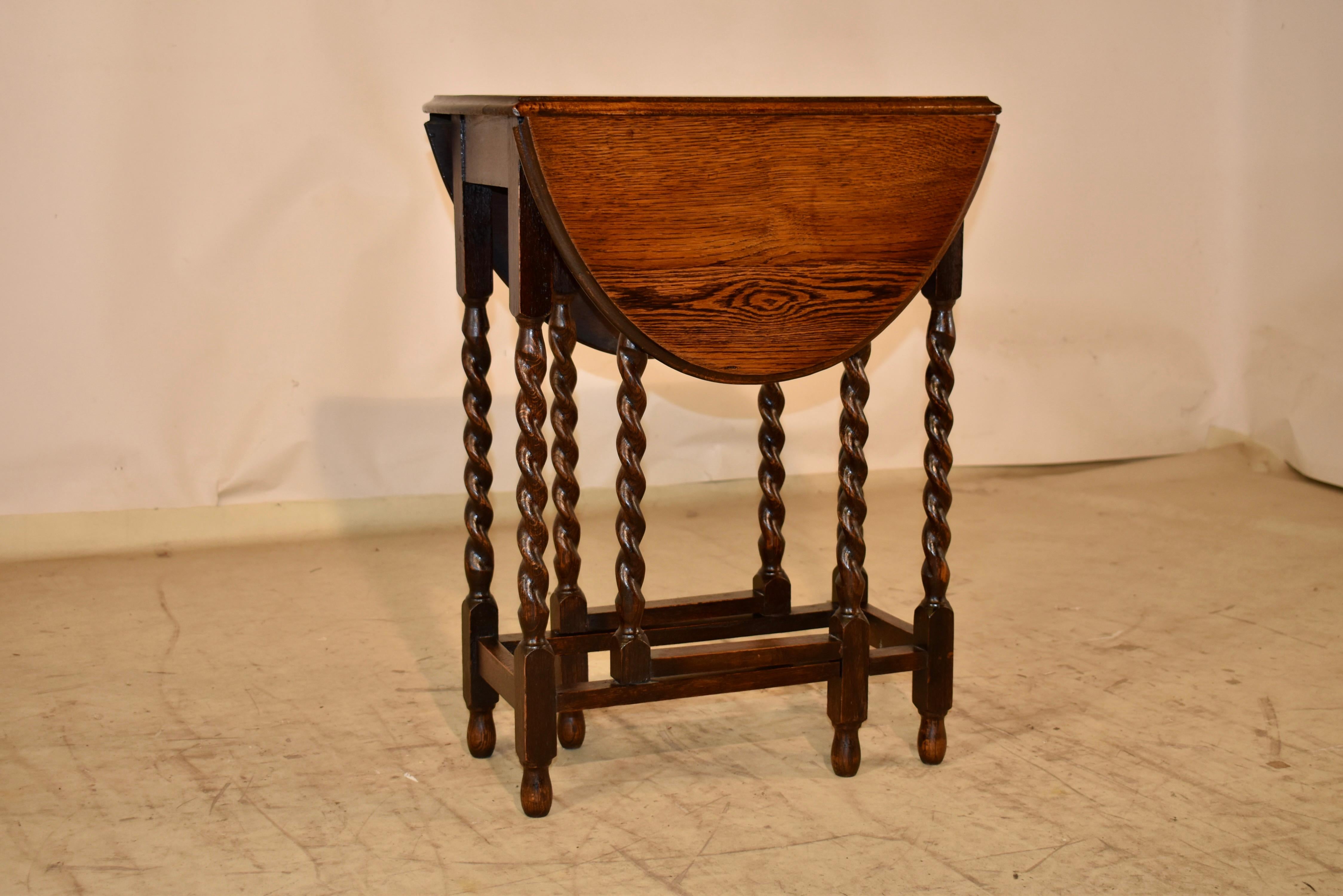 Turned English Edwardian Oak Gate-Leg Table, Circa 1900 For Sale