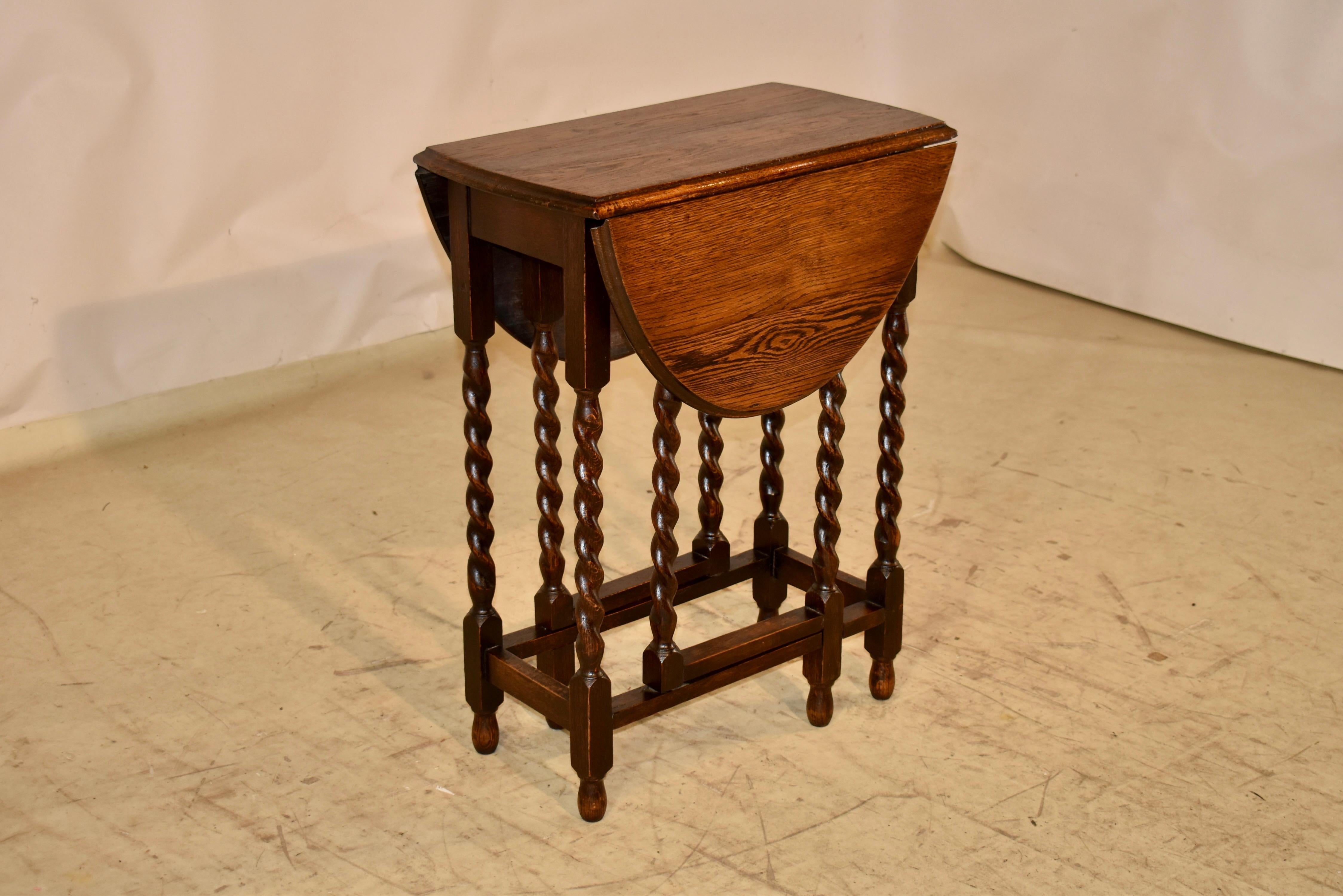 English Edwardian Oak Gate-Leg Table, Circa 1900 In Good Condition For Sale In High Point, NC