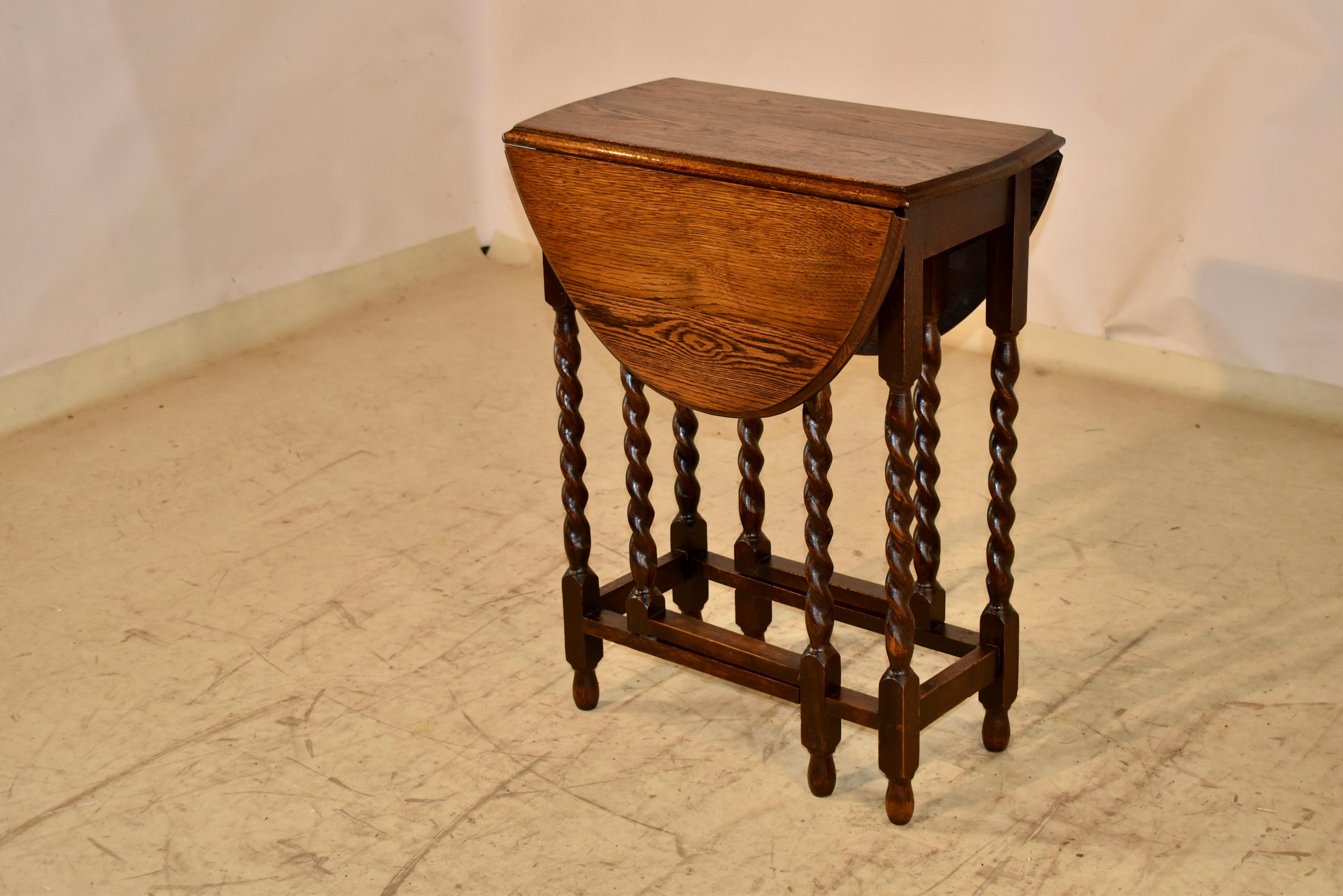 Early 20th Century English Edwardian Oak Gate-Leg Table, Circa 1900 For Sale