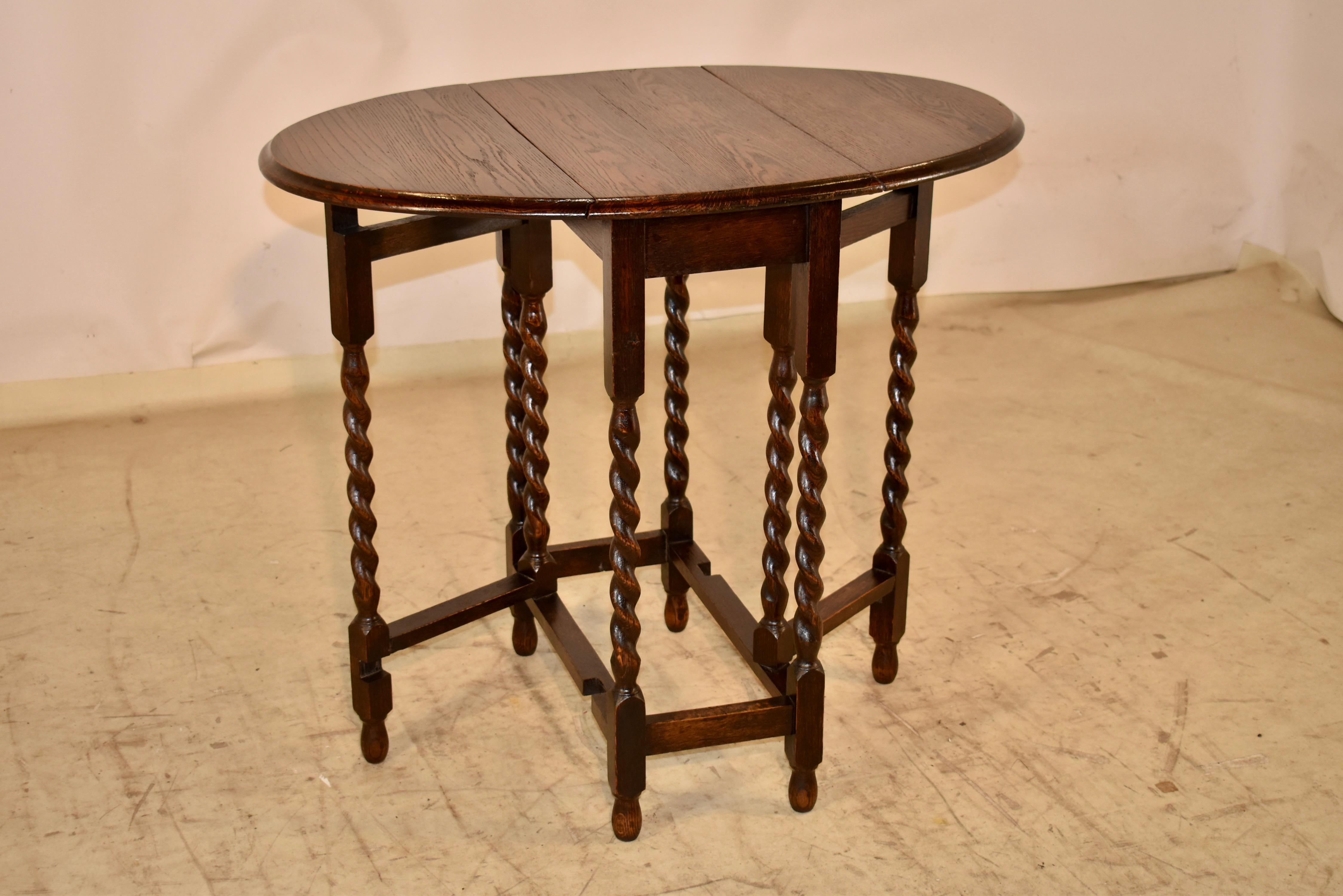 English Edwardian Oak Gate-Leg Table, Circa 1900 For Sale 2