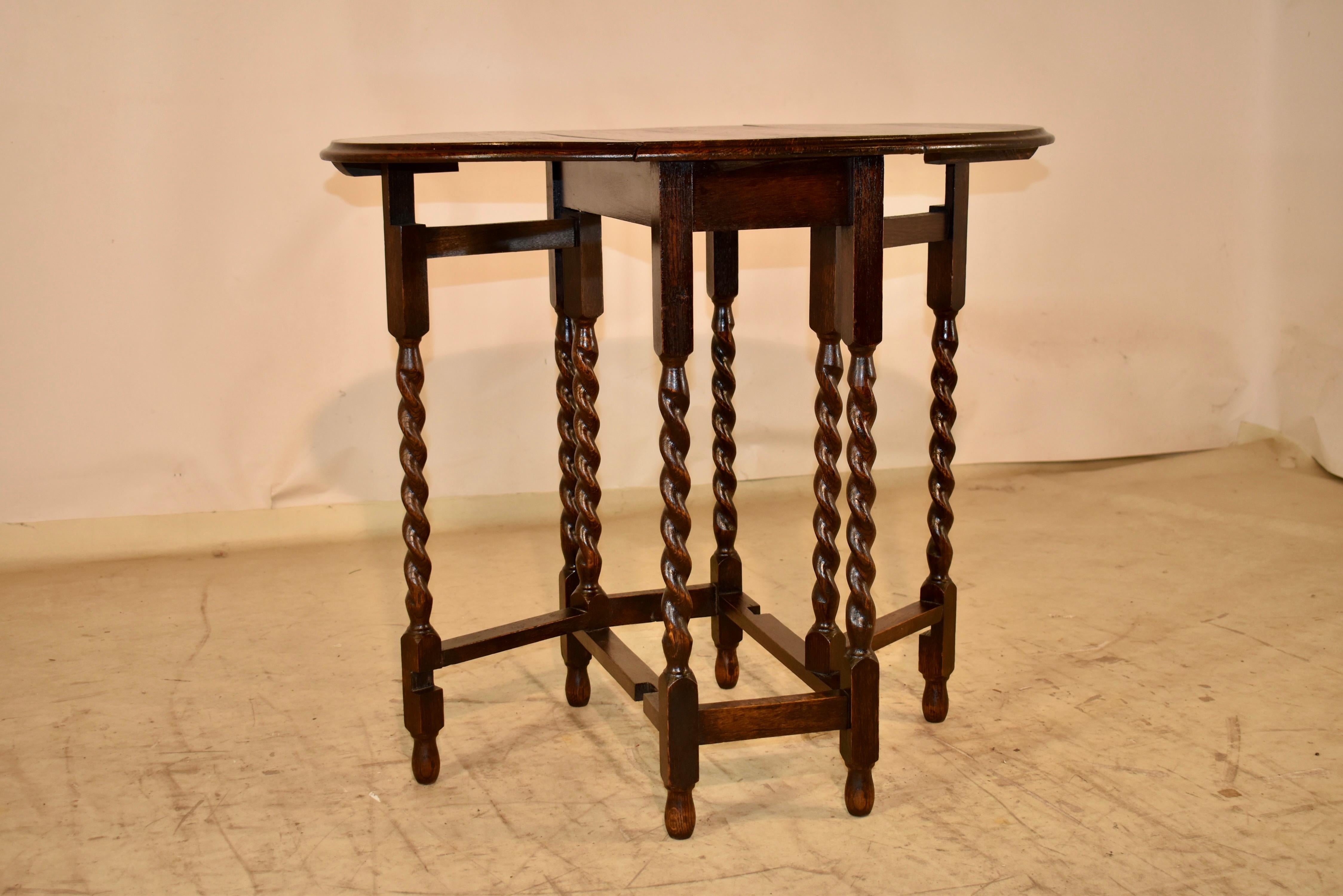 English Edwardian Oak Gate-Leg Table, Circa 1900 For Sale 3