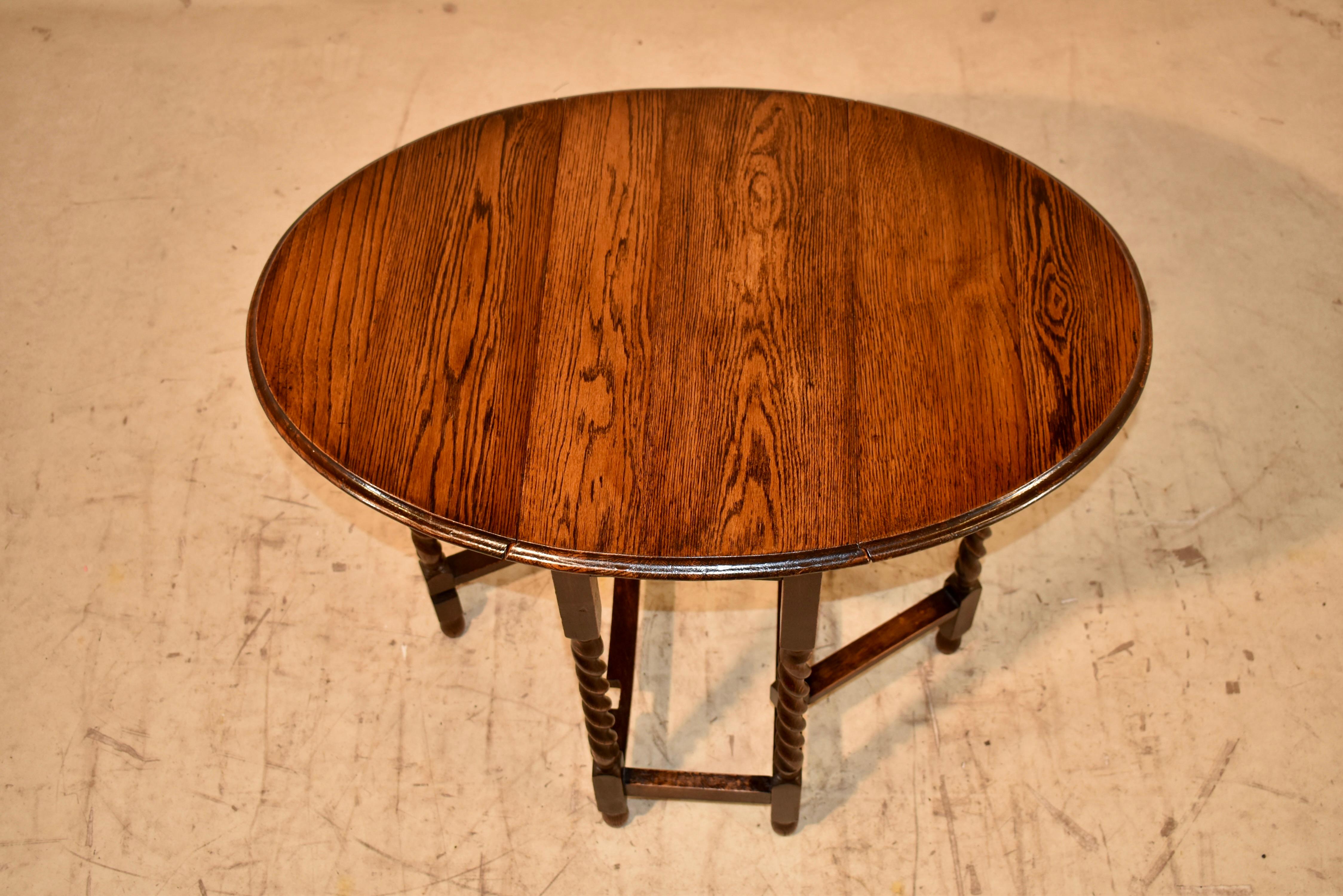 English Edwardian Oak Gate-Leg Table, Circa 1900 For Sale 4