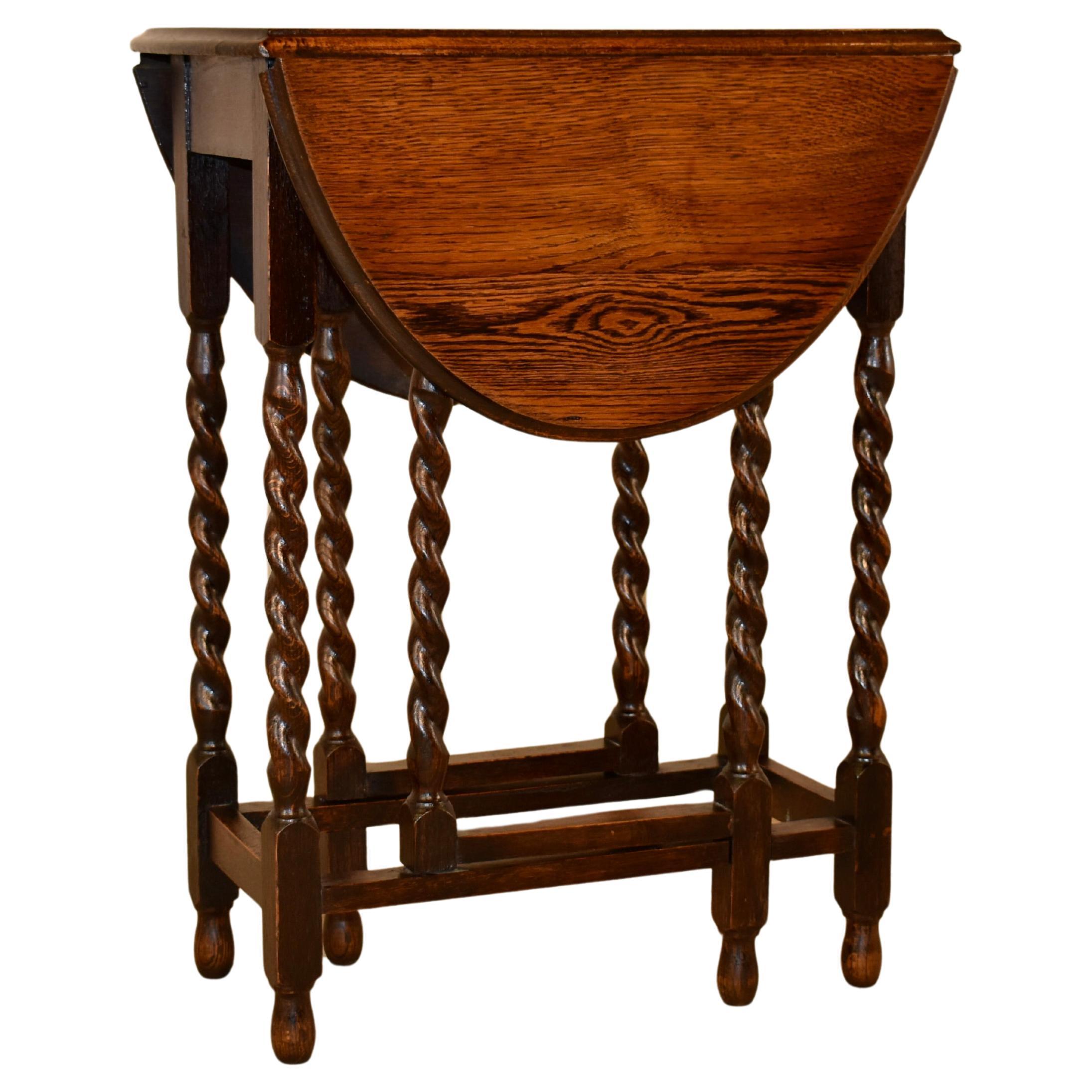 English Edwardian Oak Gate-Leg Table, Circa 1900 For Sale