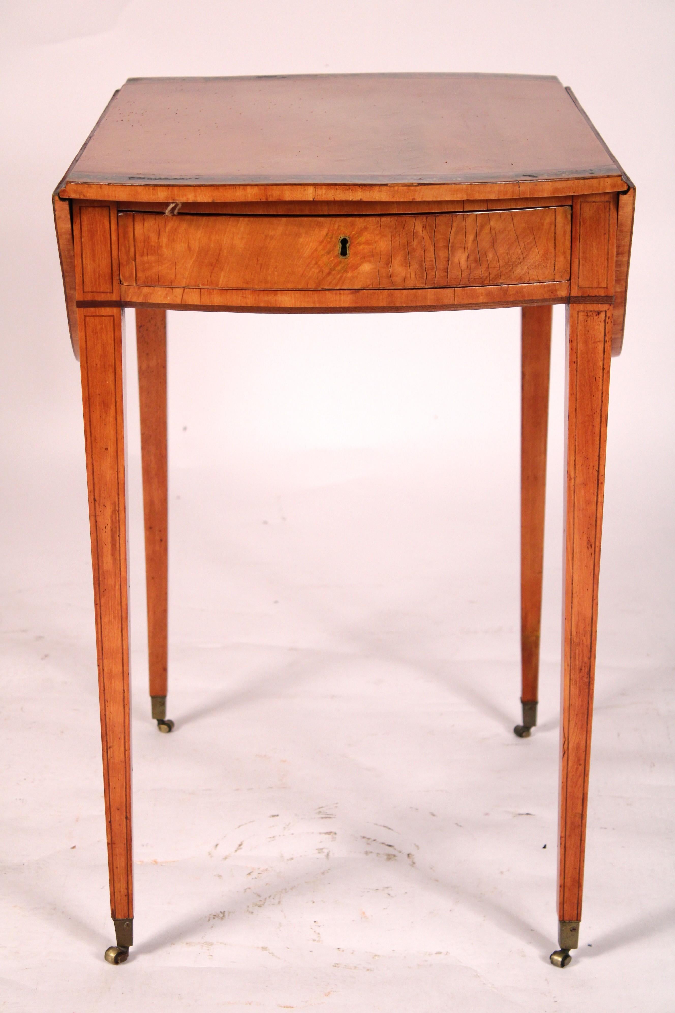 Anglais Table Pembroke anglaise édouardienne peinte en bois de satin en vente