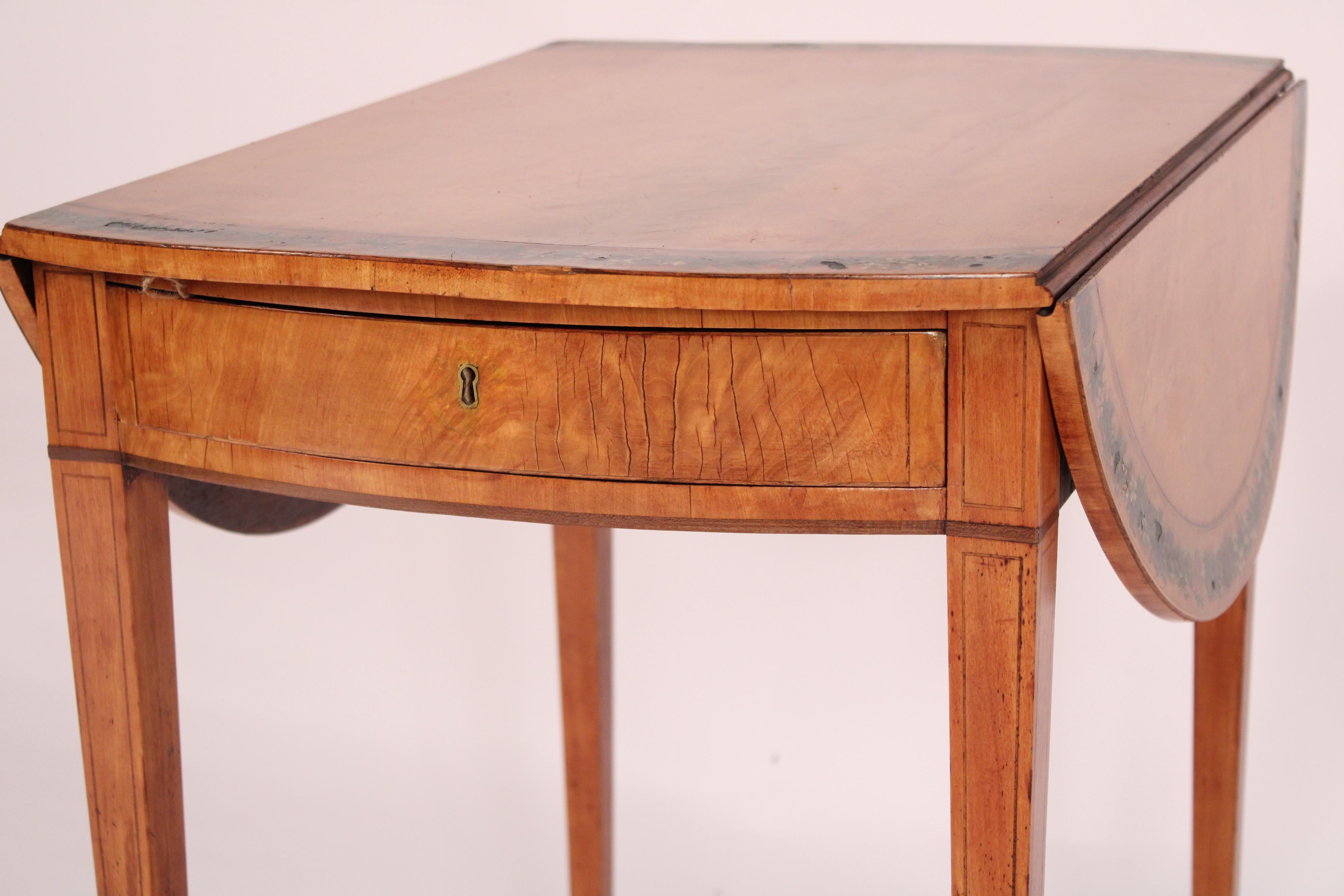 Table Pembroke anglaise édouardienne peinte en bois de satin en vente 1