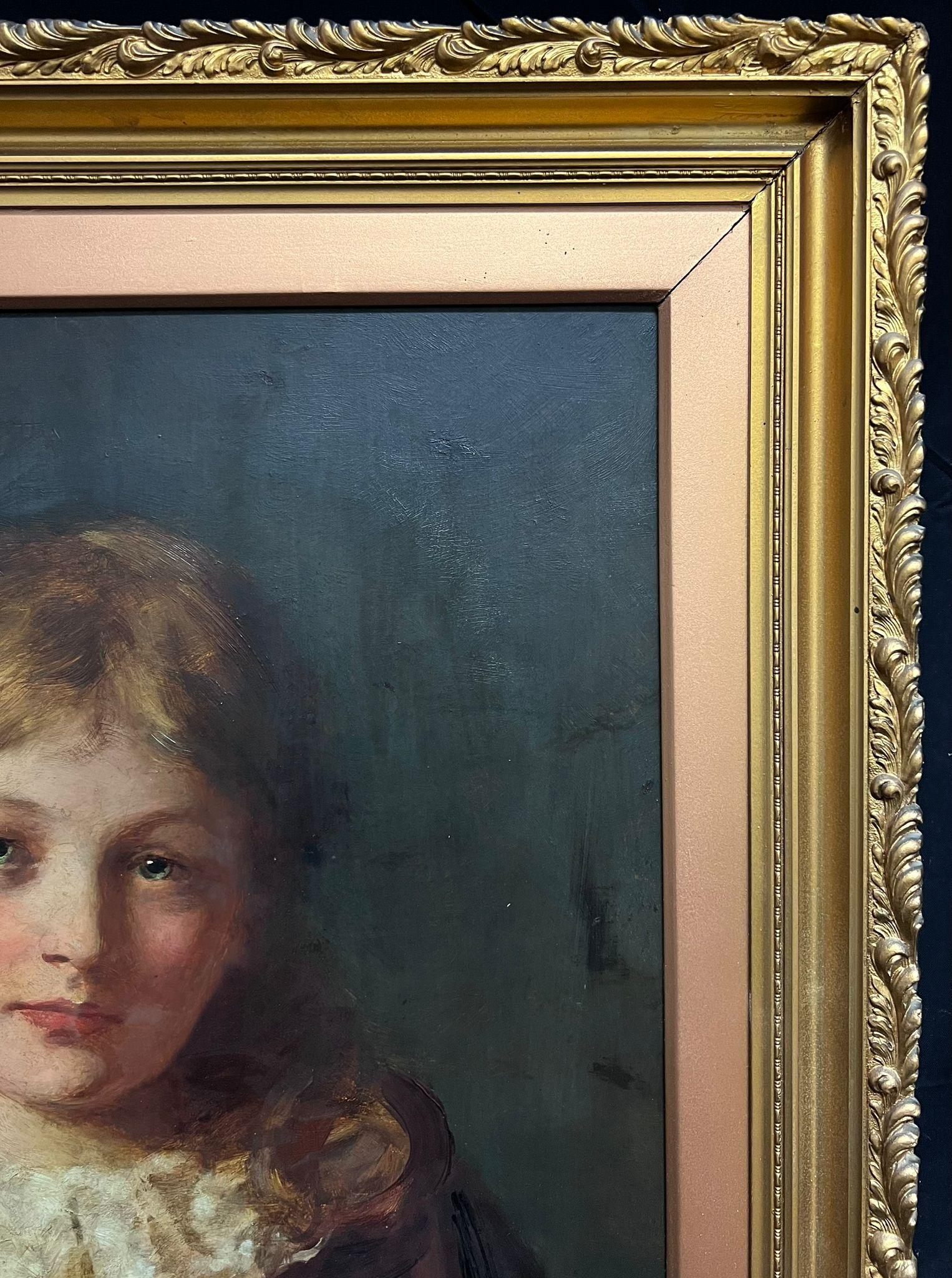 Antiguo óleo inglés c. 1900 Retrato de chica de pelo castaño con vestido rojo en venta 1