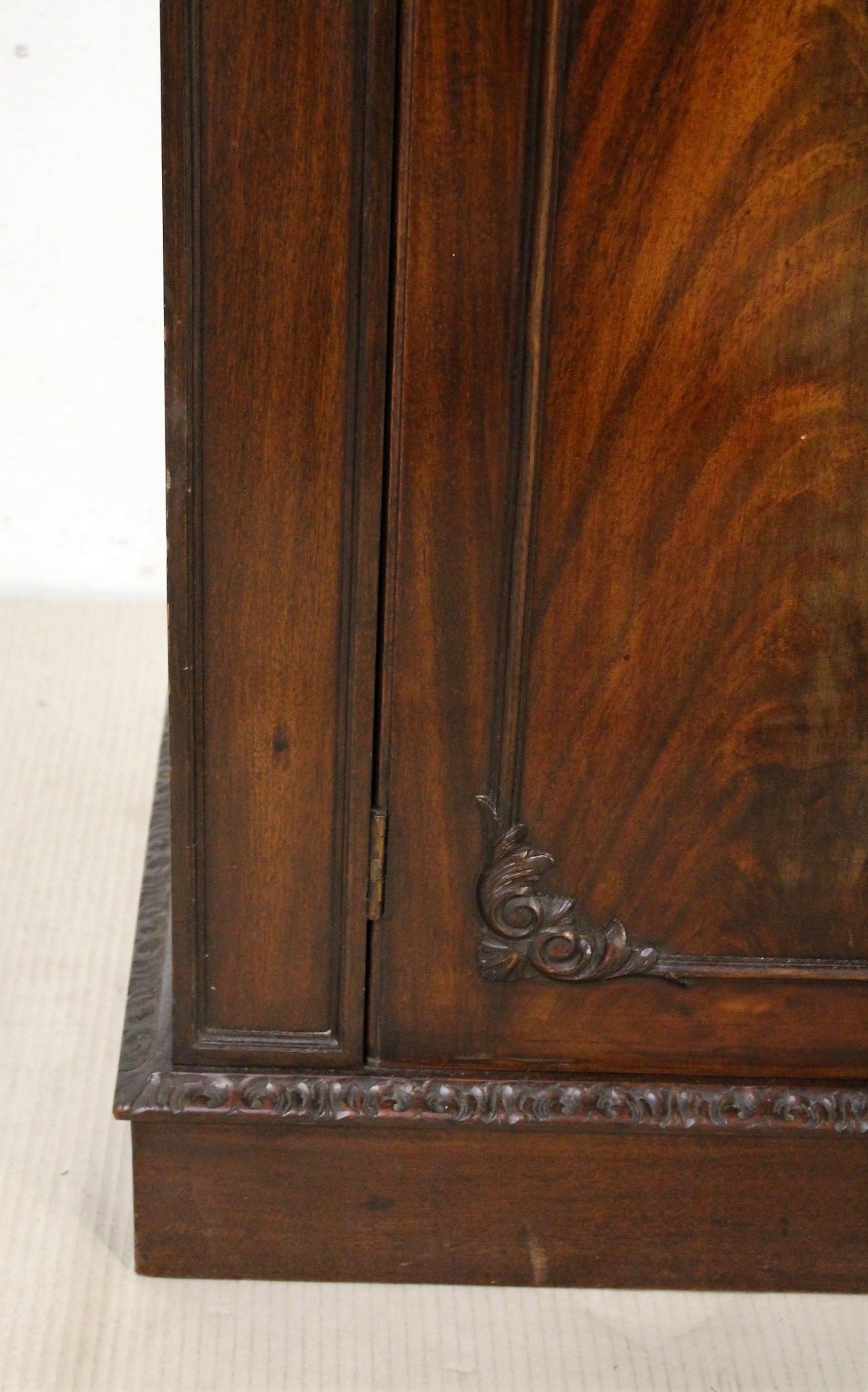 English Edwardian Period Chippendale Style Mahogany Bookcase 1