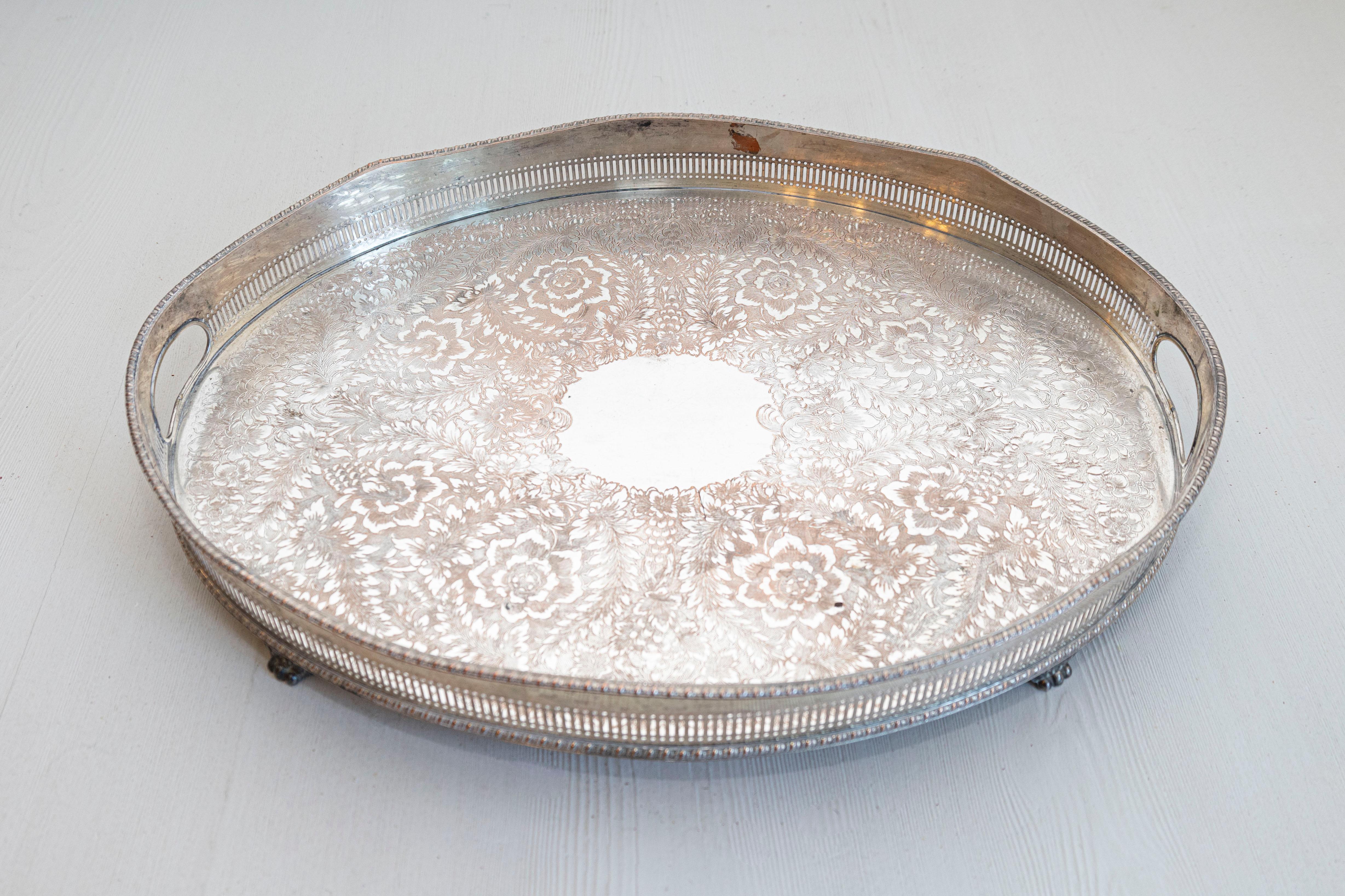 English Edwardian Period Silver Plated Tray with Floral Motifs and Petite Feet In Good Condition For Sale In Atlanta, GA
