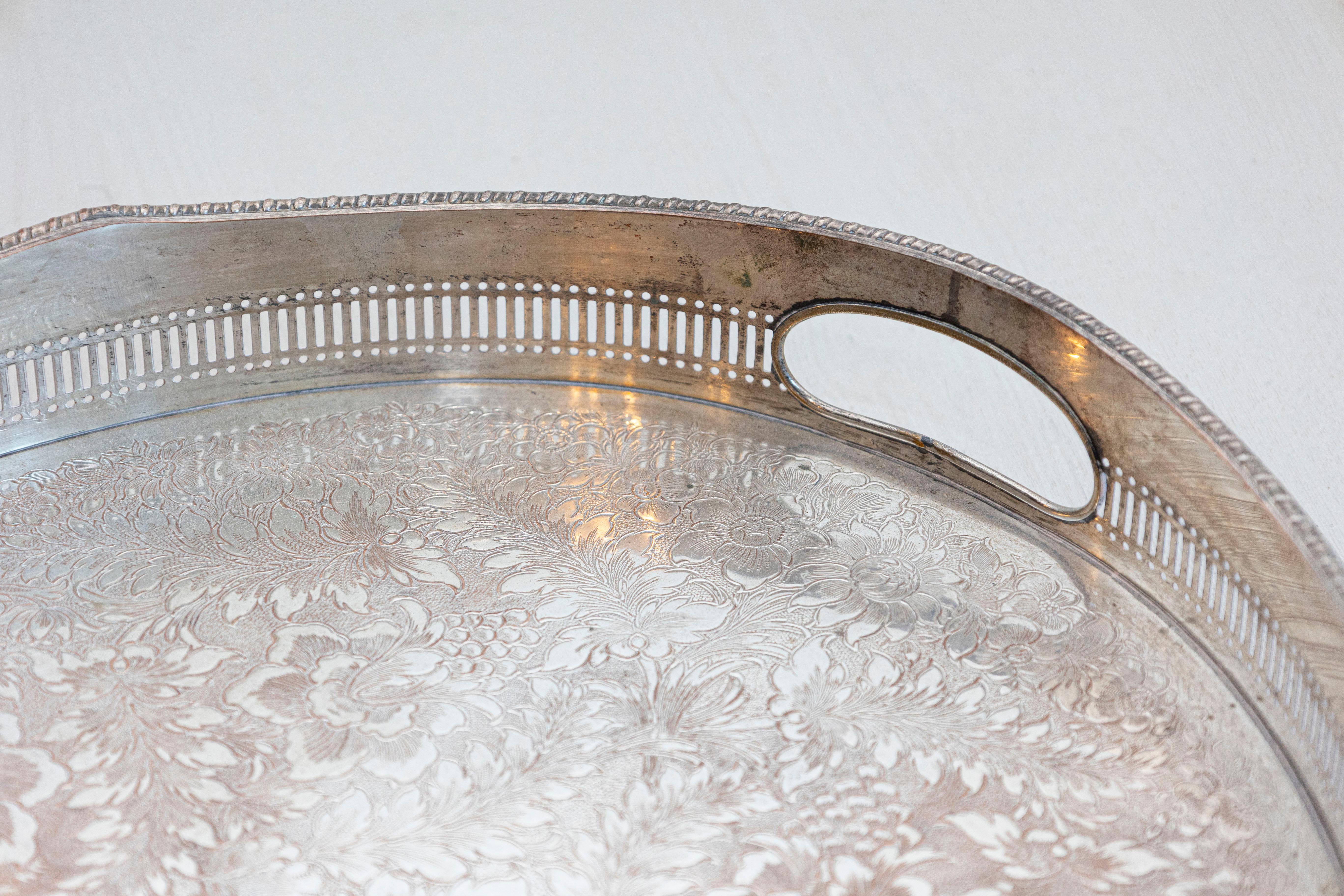 20th Century English Edwardian Period Silver Plated Tray with Floral Motifs and Petite Feet For Sale