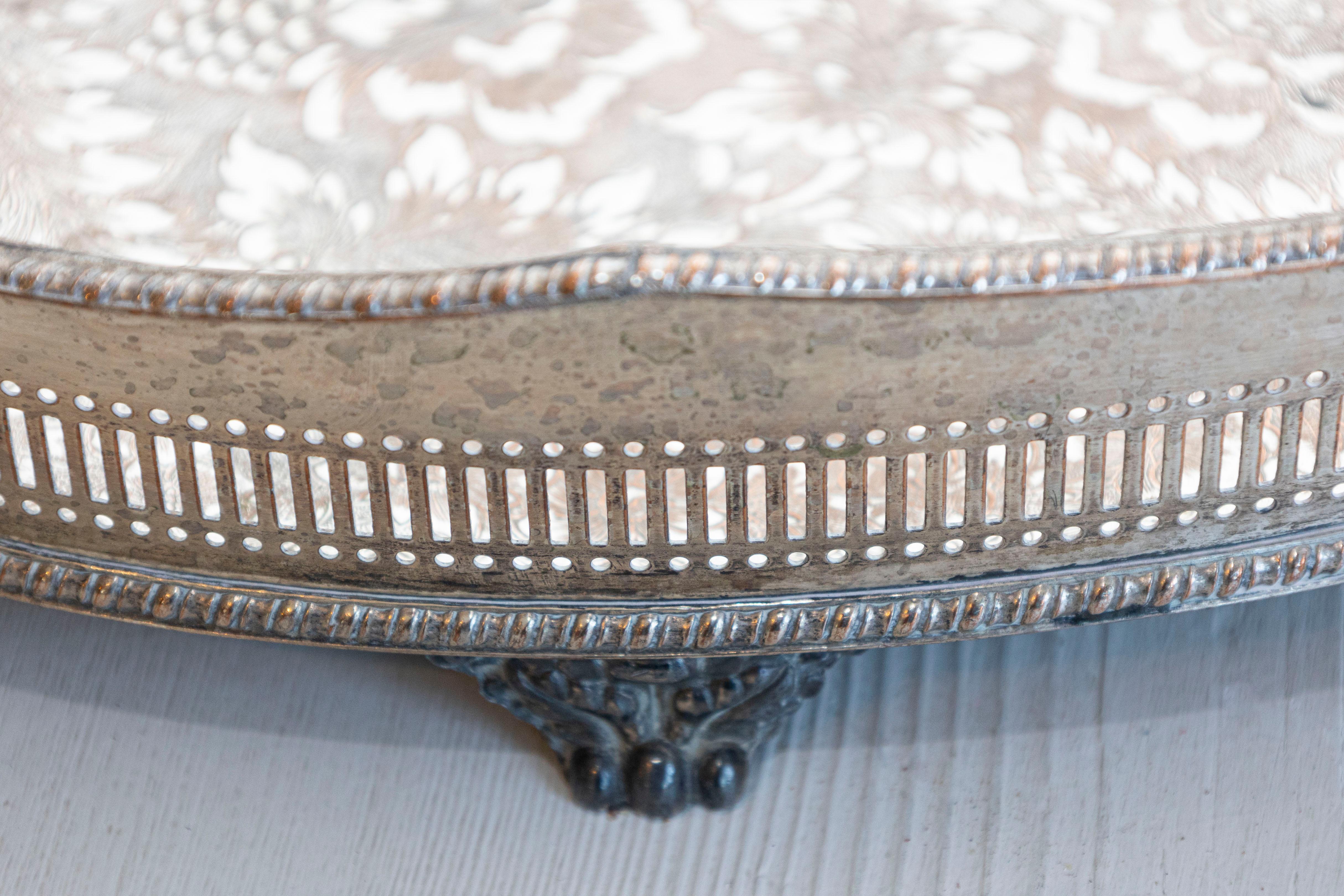 English Edwardian Period Silver Plated Tray with Floral Motifs and Petite Feet For Sale 1