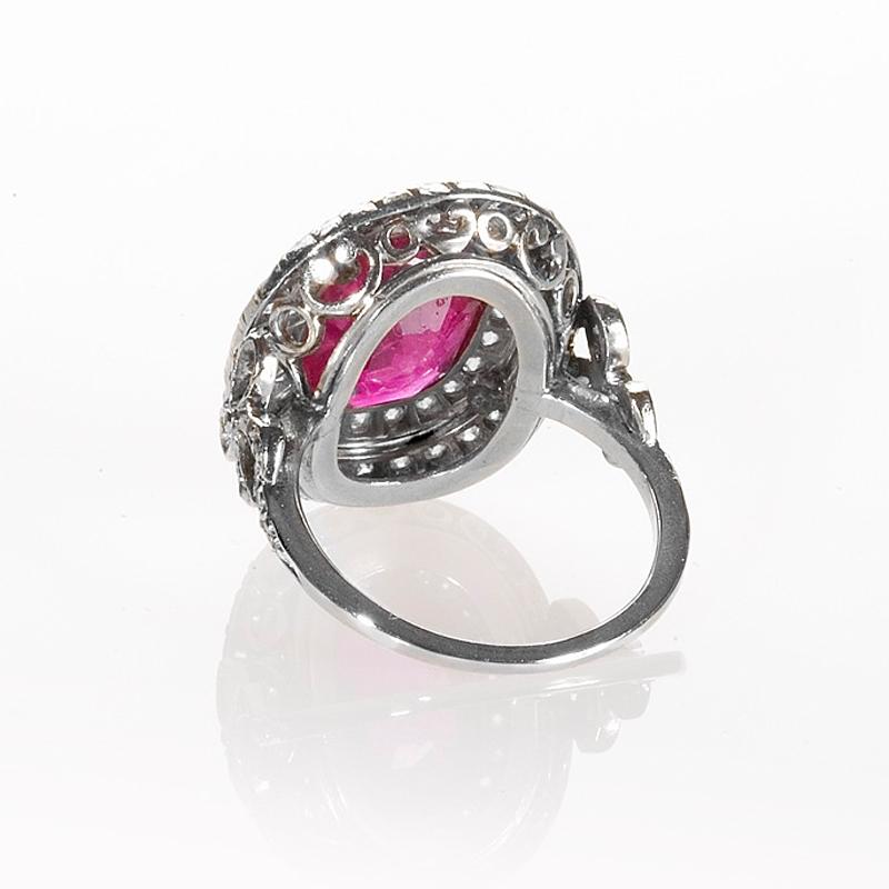 English Edwardian Platinum Burmese Ruby and Diamond Ring In Excellent Condition In New York, NY