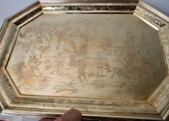 Bandeja inglesa de estilo eduardiano y Queen Anne, con motivos indo-chinoiserie, de plata dorada, 1916