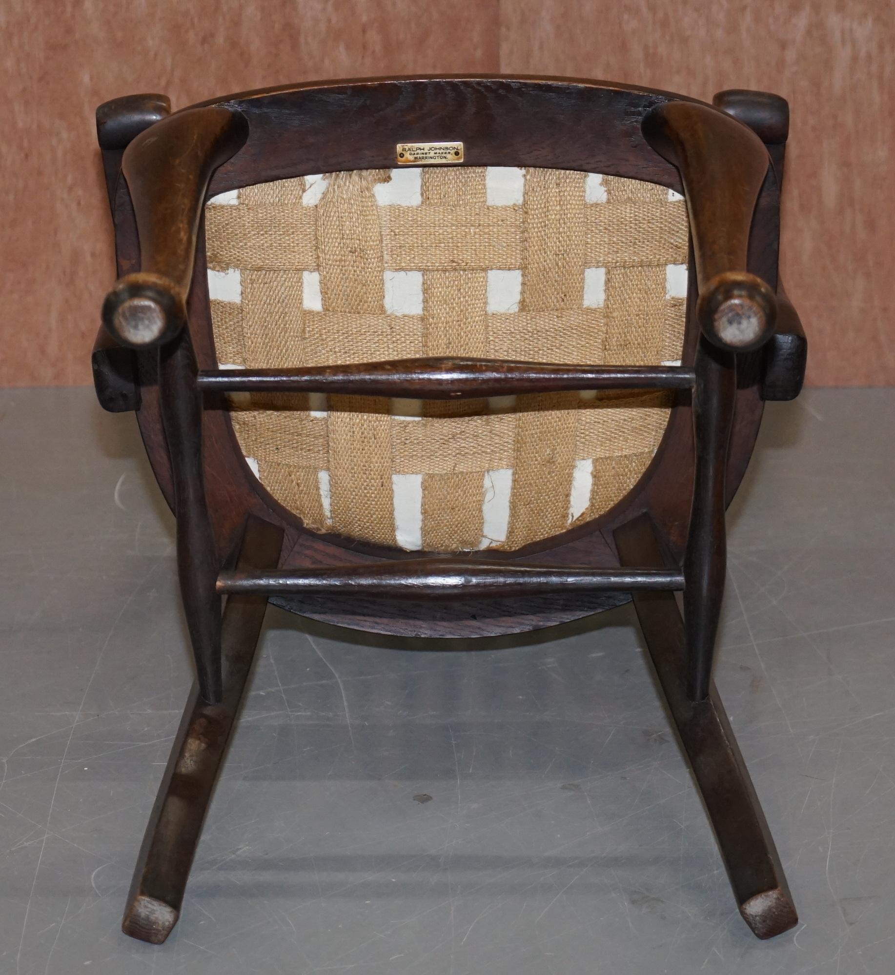 Fauteuil de bureau de capitaine anglais édouardien Ralph Johnson en chêne à dossier fuseau en vente 3