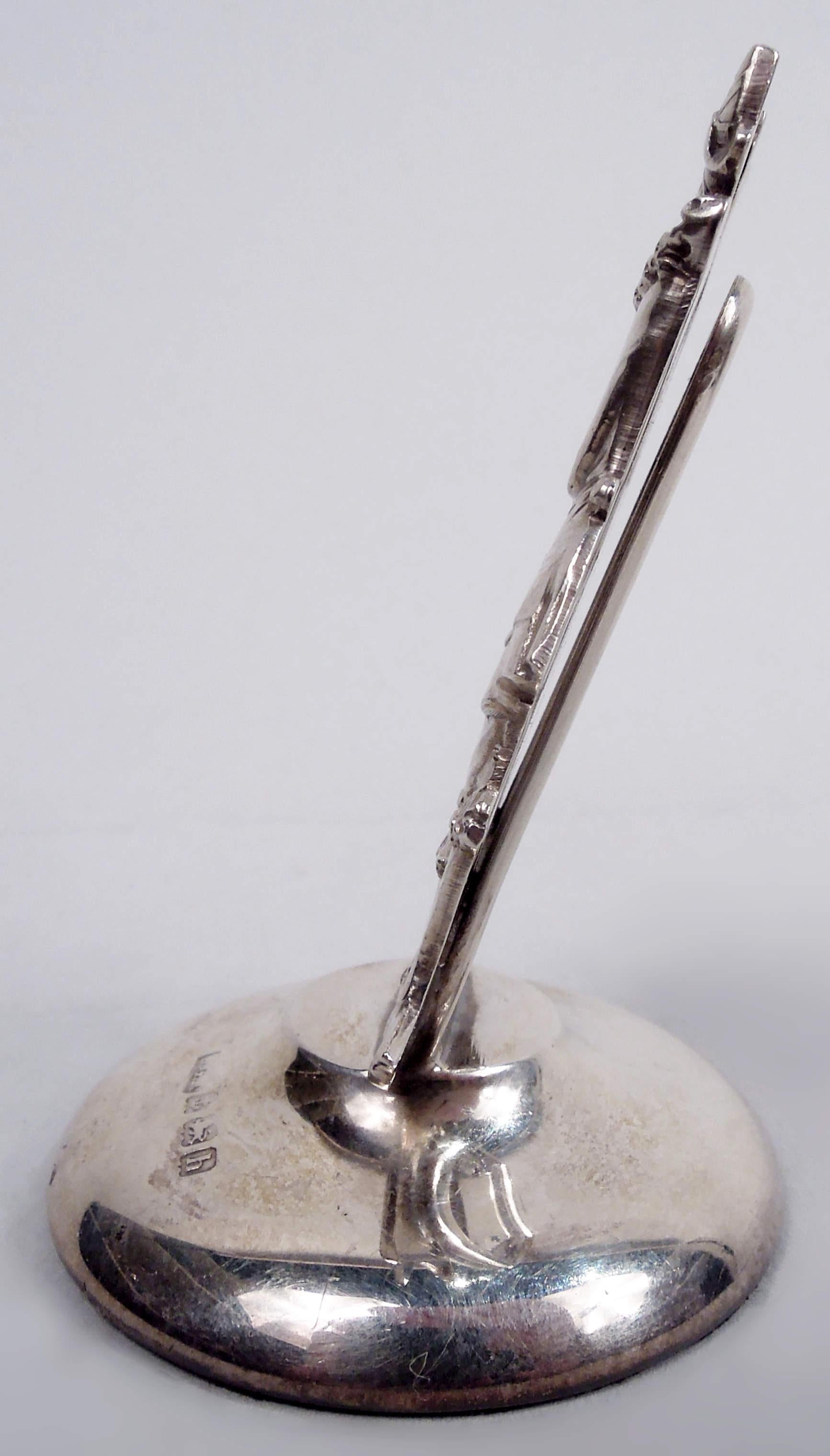 Englische edwardianische Rokoko Commedia dell'Arte Tischkartenhalter. 1907 (Neurokoko) im Angebot