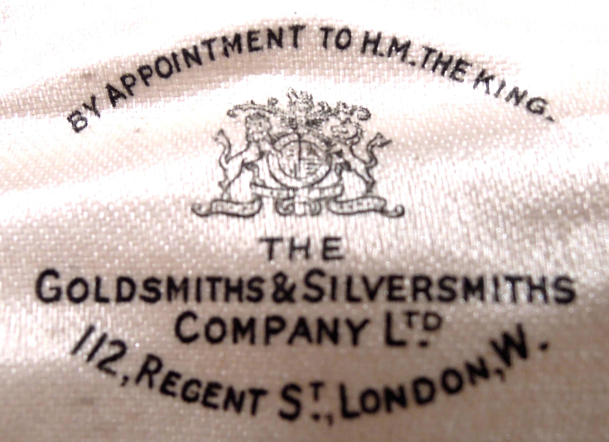 Englische edwardianische Rokoko Commedia dell'Arte Tischkartenhalter. 1907 (Sterlingsilber) im Angebot