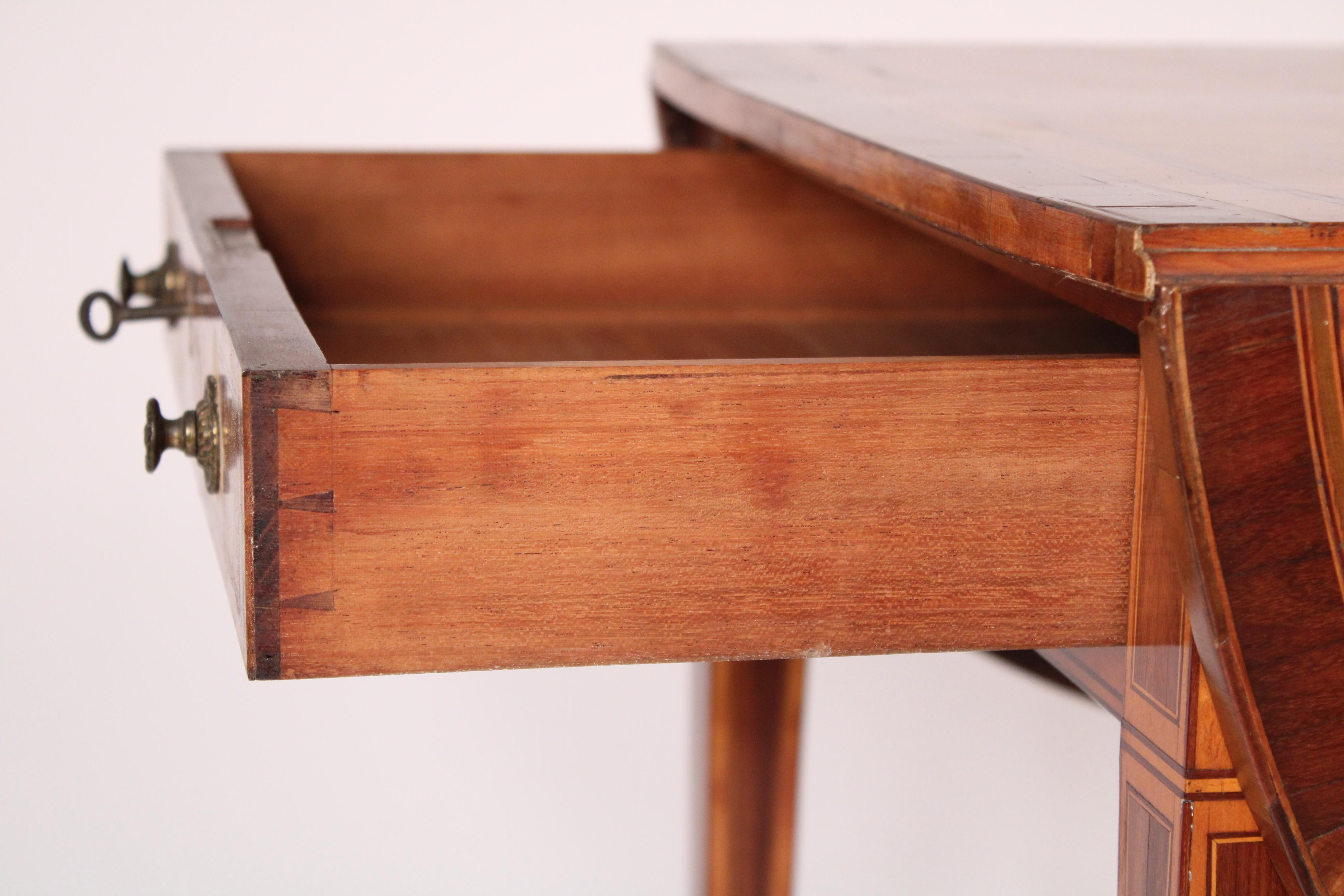 Englischer edwardianischer Pembroke-Tisch aus Seidenholz 4