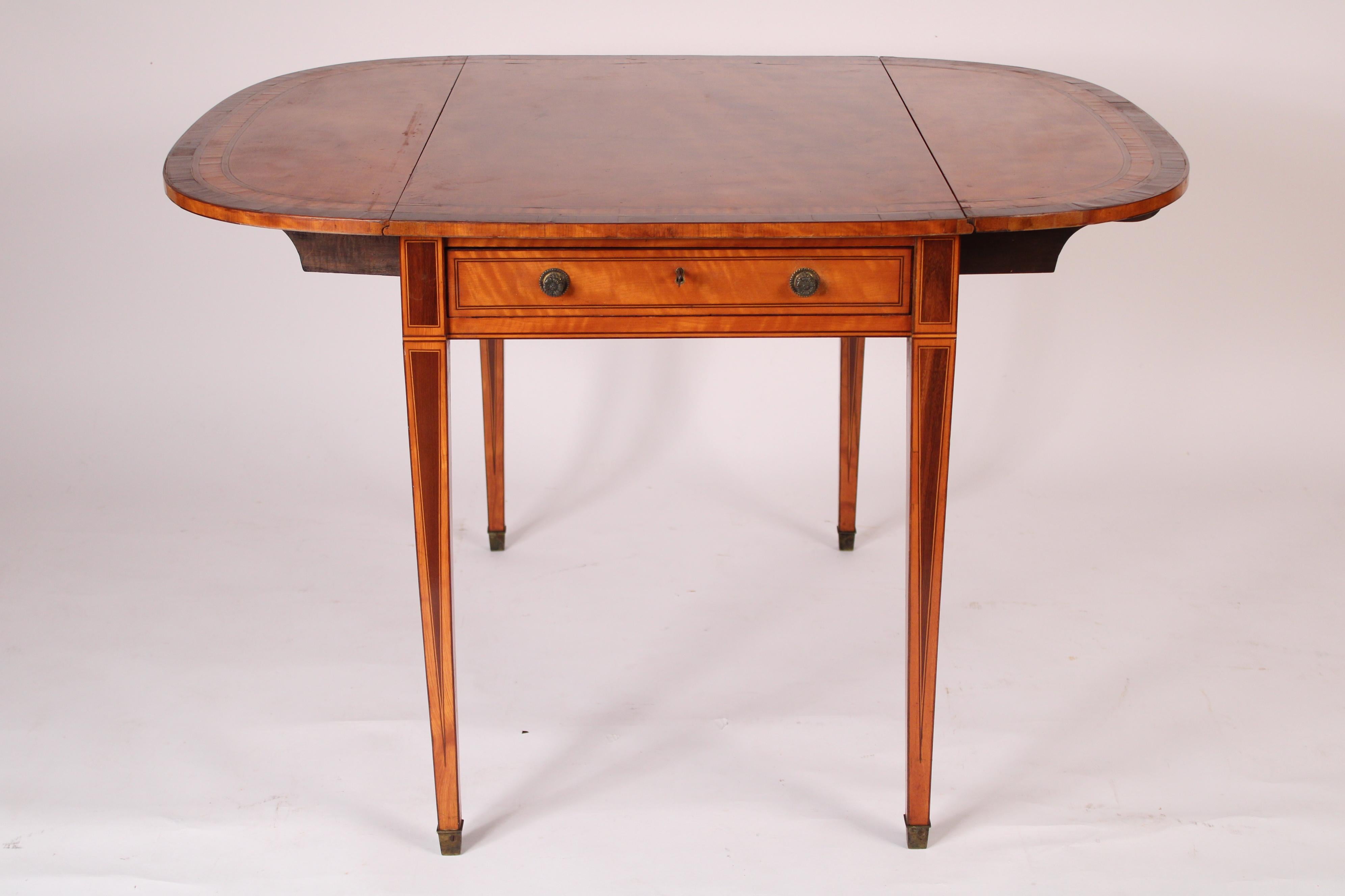 English Edwardian Satinwood Pembroke Table In Good Condition For Sale In Laguna Beach, CA