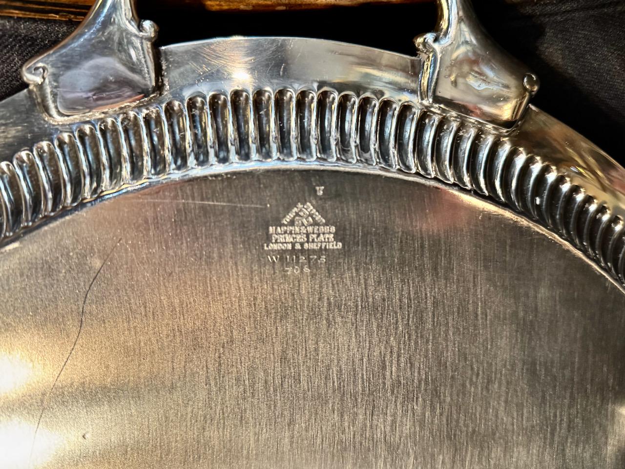 Vassoio da tè inglese edoardiano placcato in argento in vendita 1