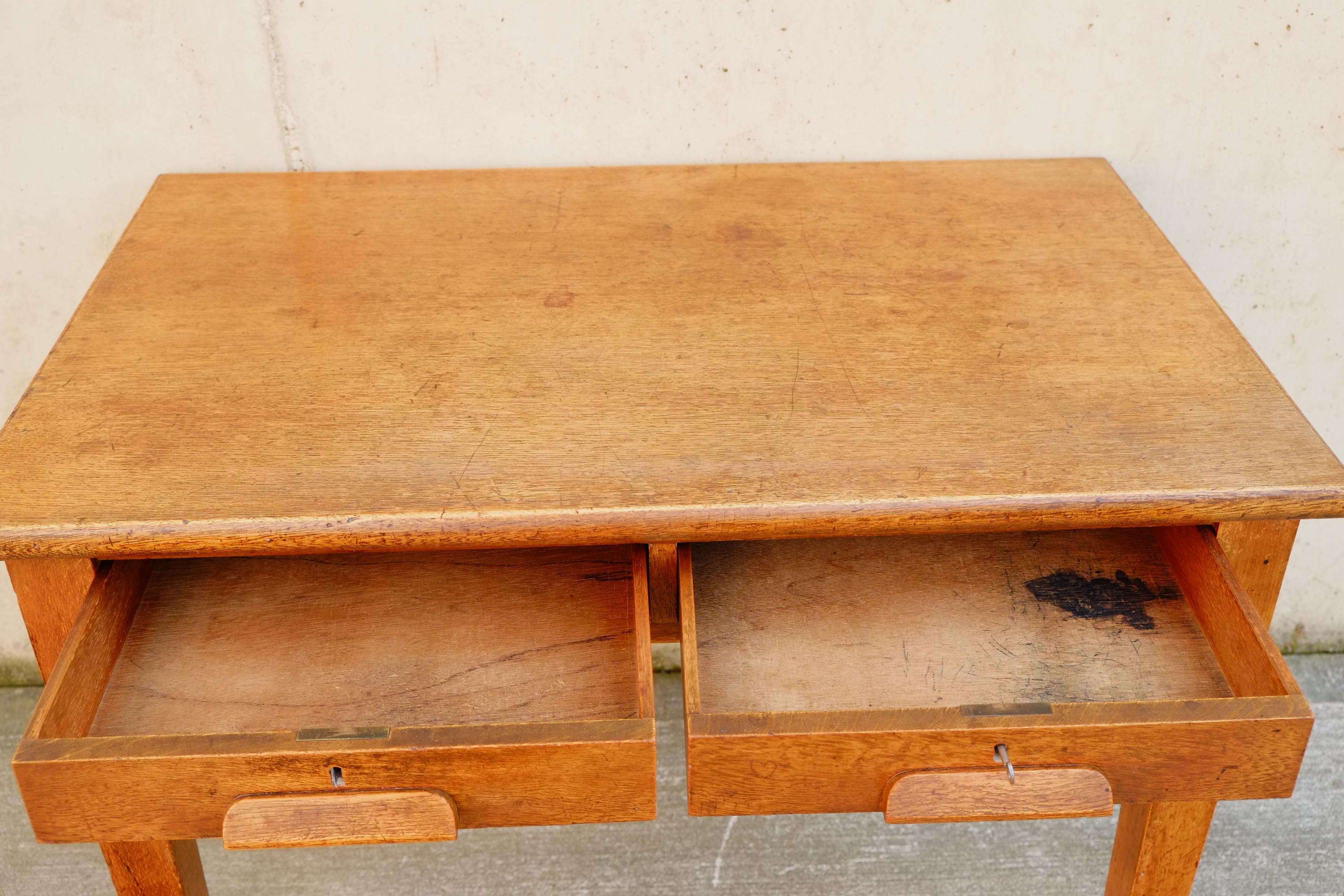 Englischer edwardianischer Schreibtisch/Schreibtisch aus massiver Eiche im Angebot 2