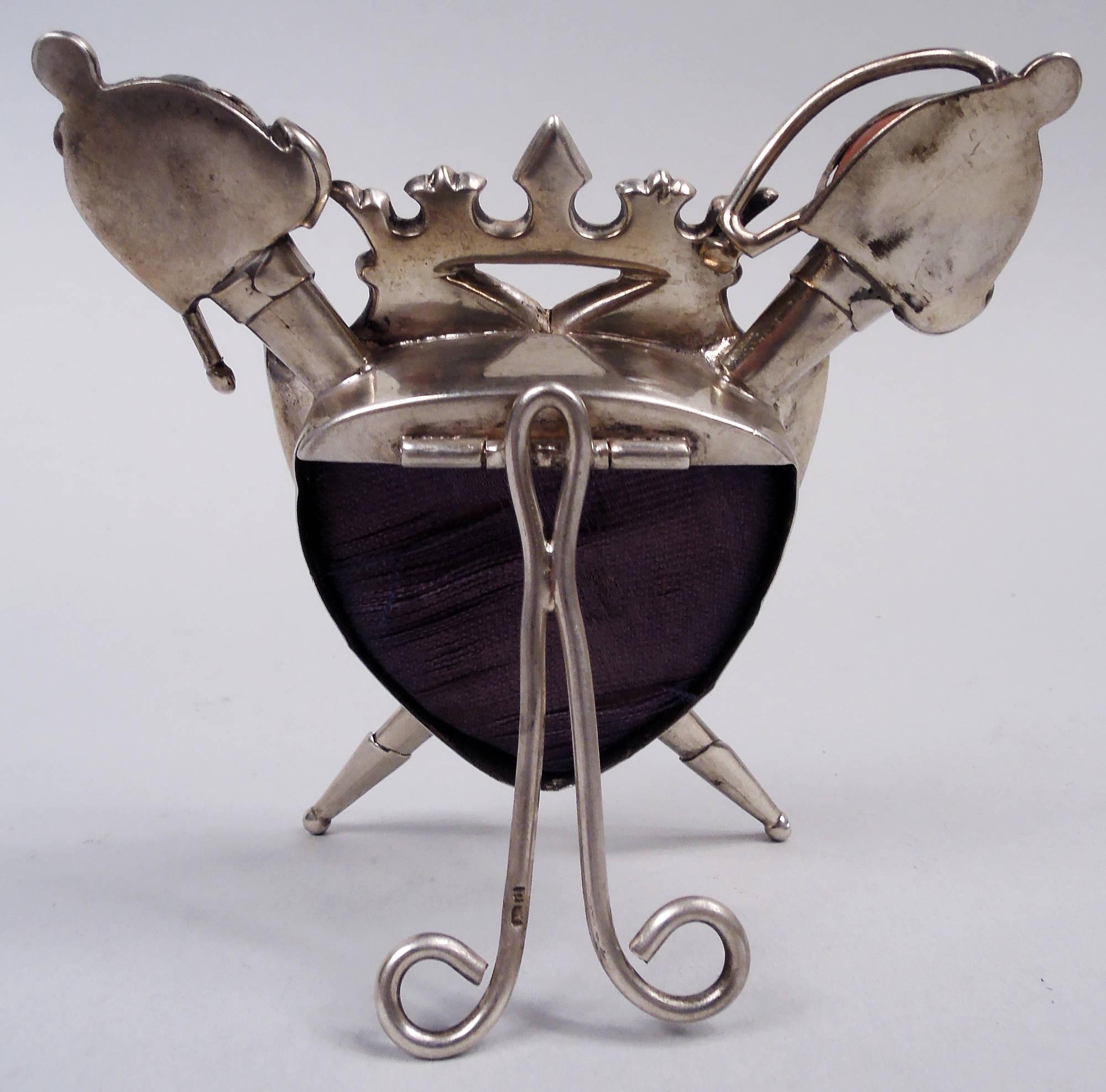 English Edwardian Sterling Silver & Agate Armorial Picture Frame, 1903 In Good Condition In New York, NY