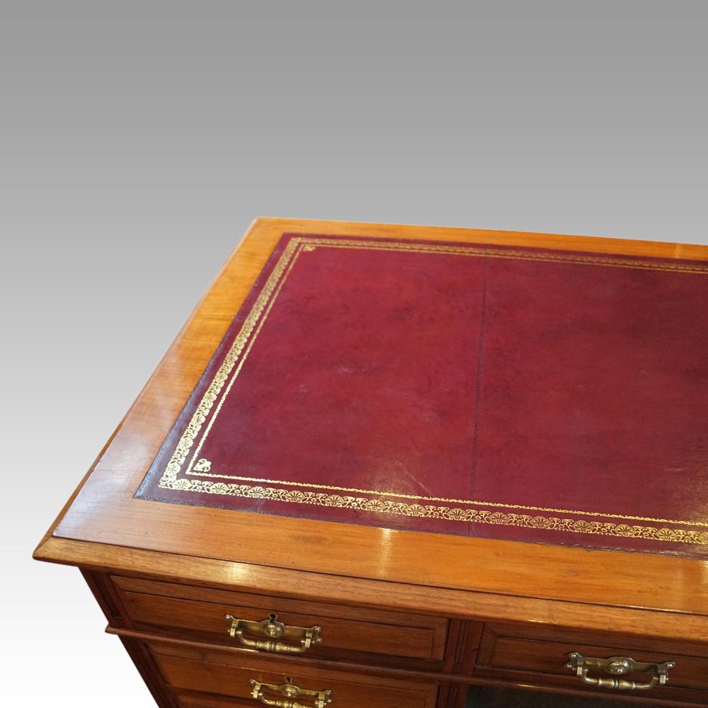 Edwardian walnut pedestal desk
This Edwardian walnut pedestal desk is of a superb size to use as a workstation. 
It was made circa 1900, in one of the prestige workshops of the day.
Whilst it does not have the Maple & co stamp to the drawers it has