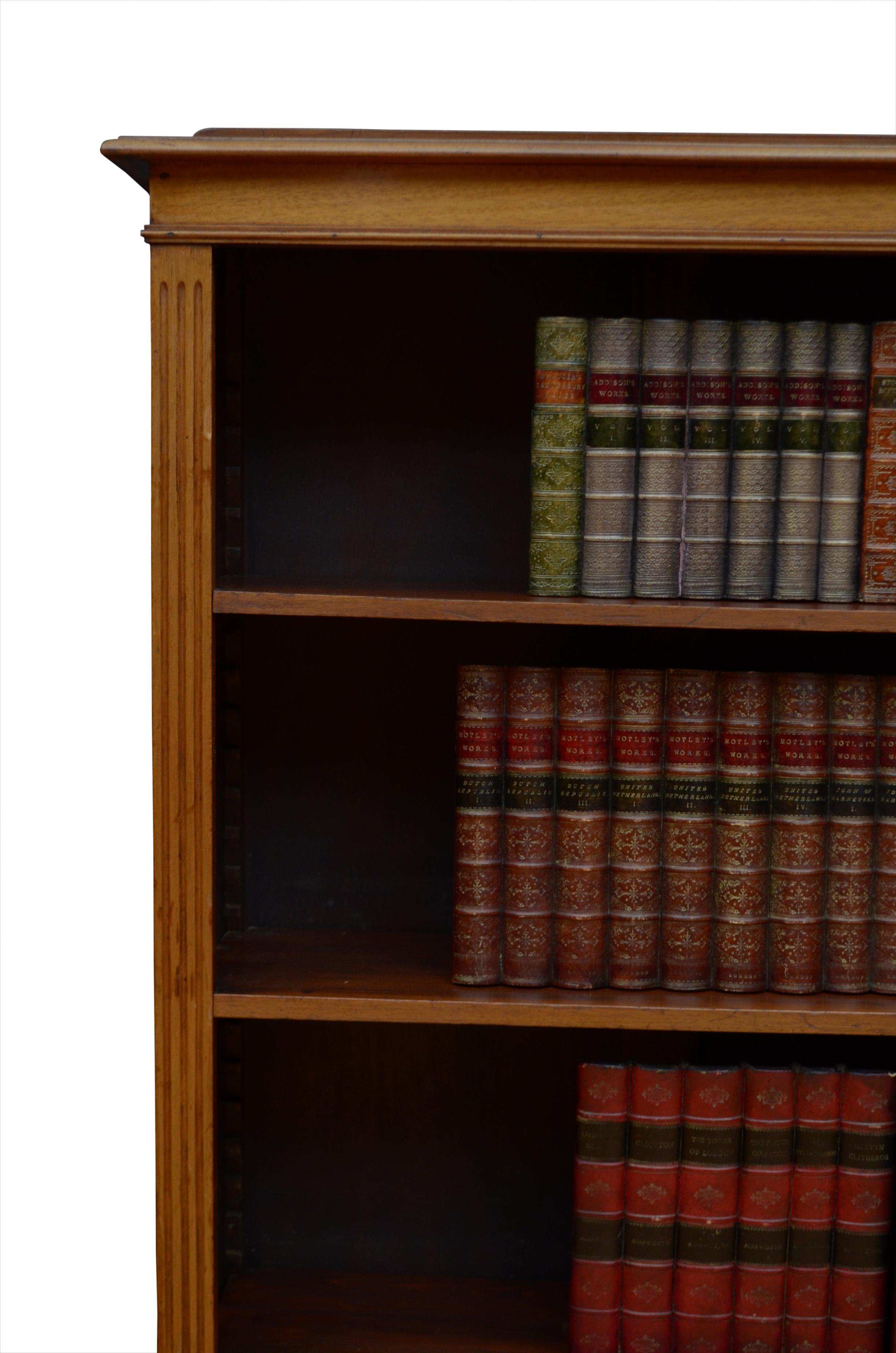 Offenes Bücherregal aus edwardianischem Nussbaumholz um 1900 im Angebot 4