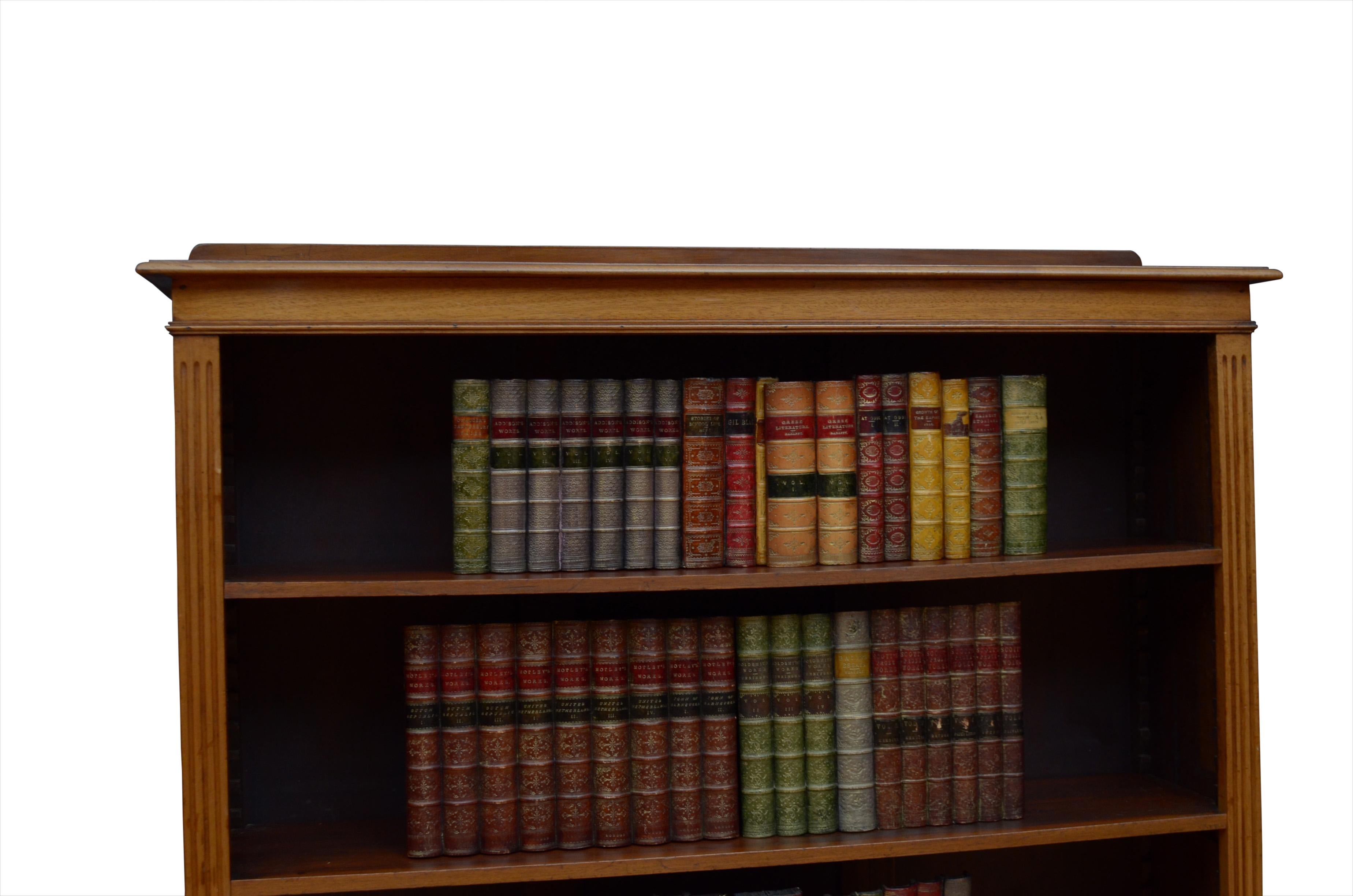 Offenes Bücherregal aus edwardianischem Nussbaumholz um 1900 im Angebot 6