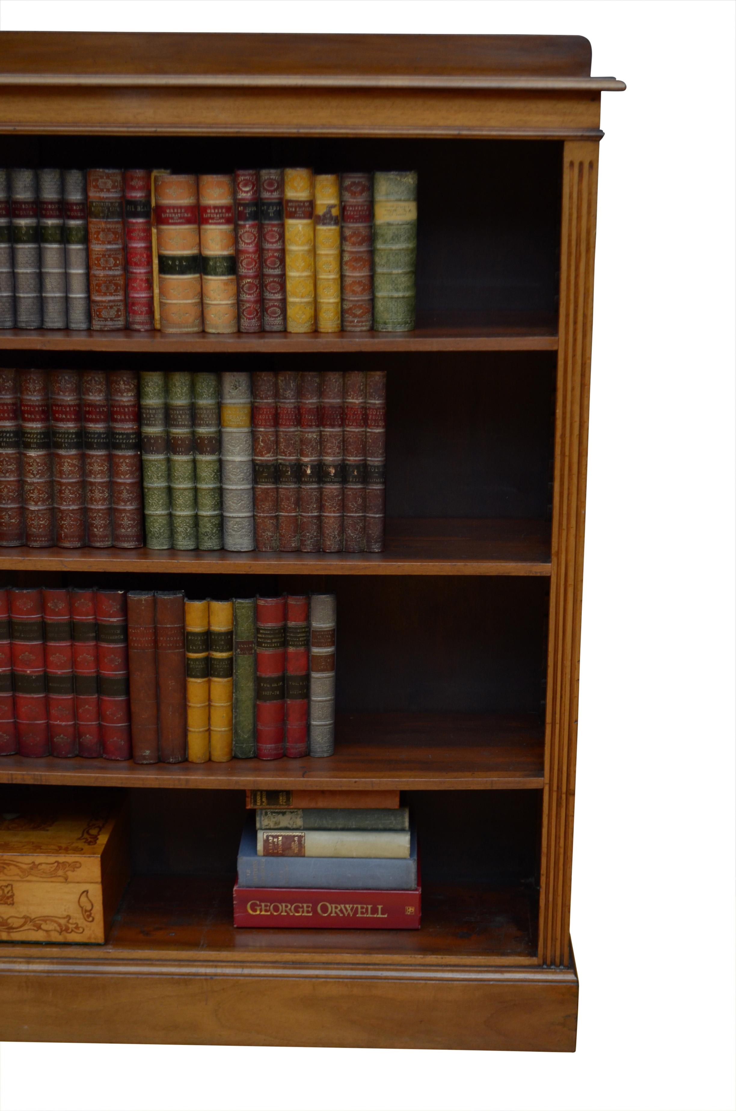 Offenes Bücherregal aus edwardianischem Nussbaumholz um 1900 im Angebot 7