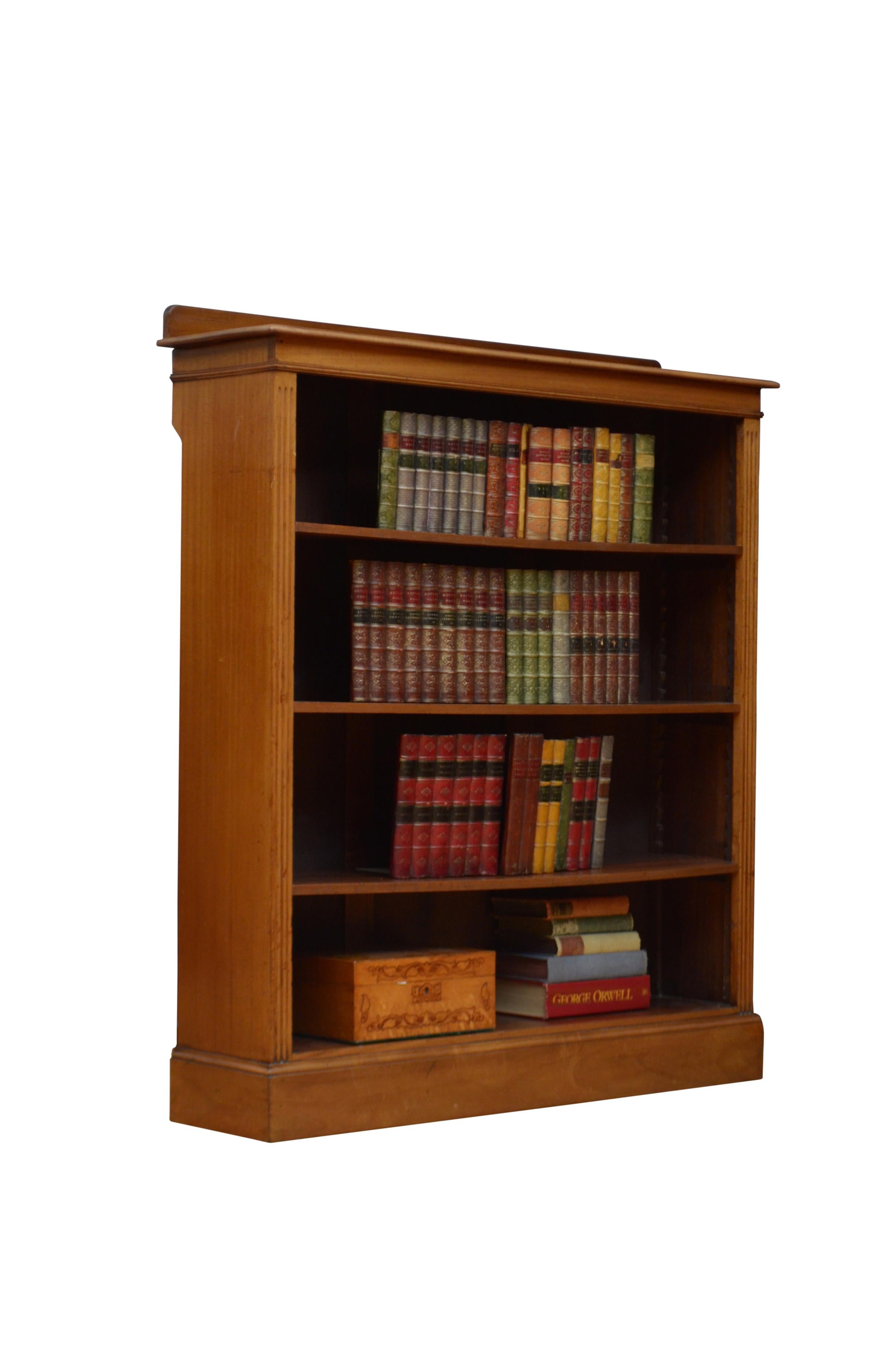 Offenes Bücherregal aus edwardianischem Nussbaumholz um 1900 im Zustand „Gut“ im Angebot in High Peak, GB