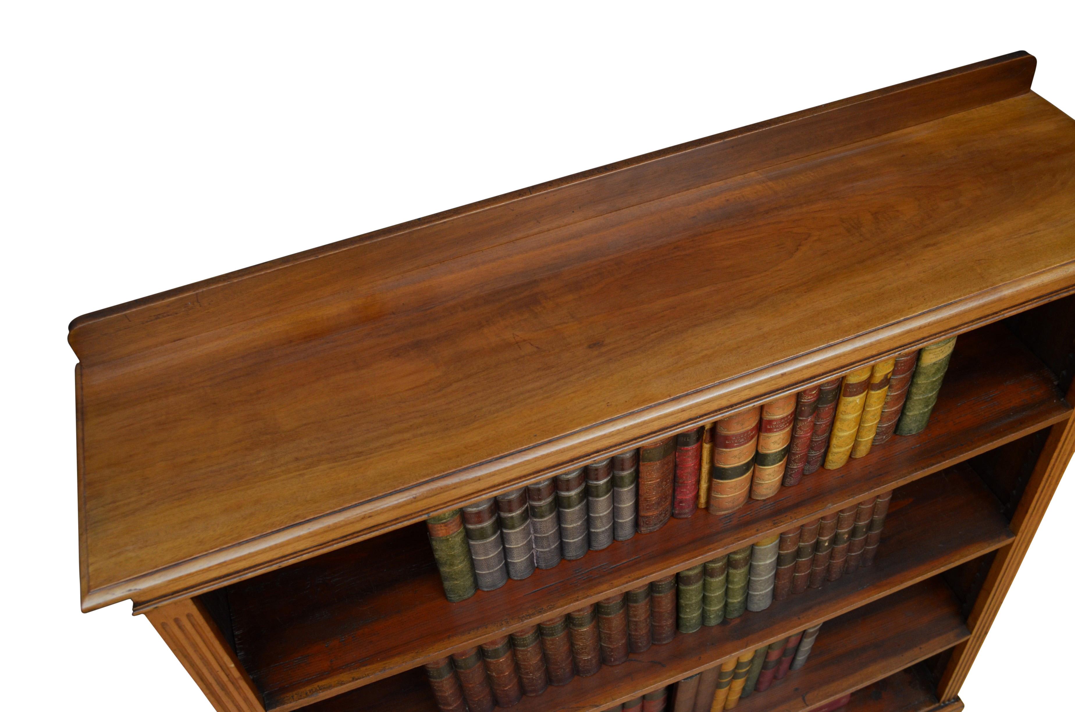 Offenes Bücherregal aus edwardianischem Nussbaumholz um 1900 im Angebot 1