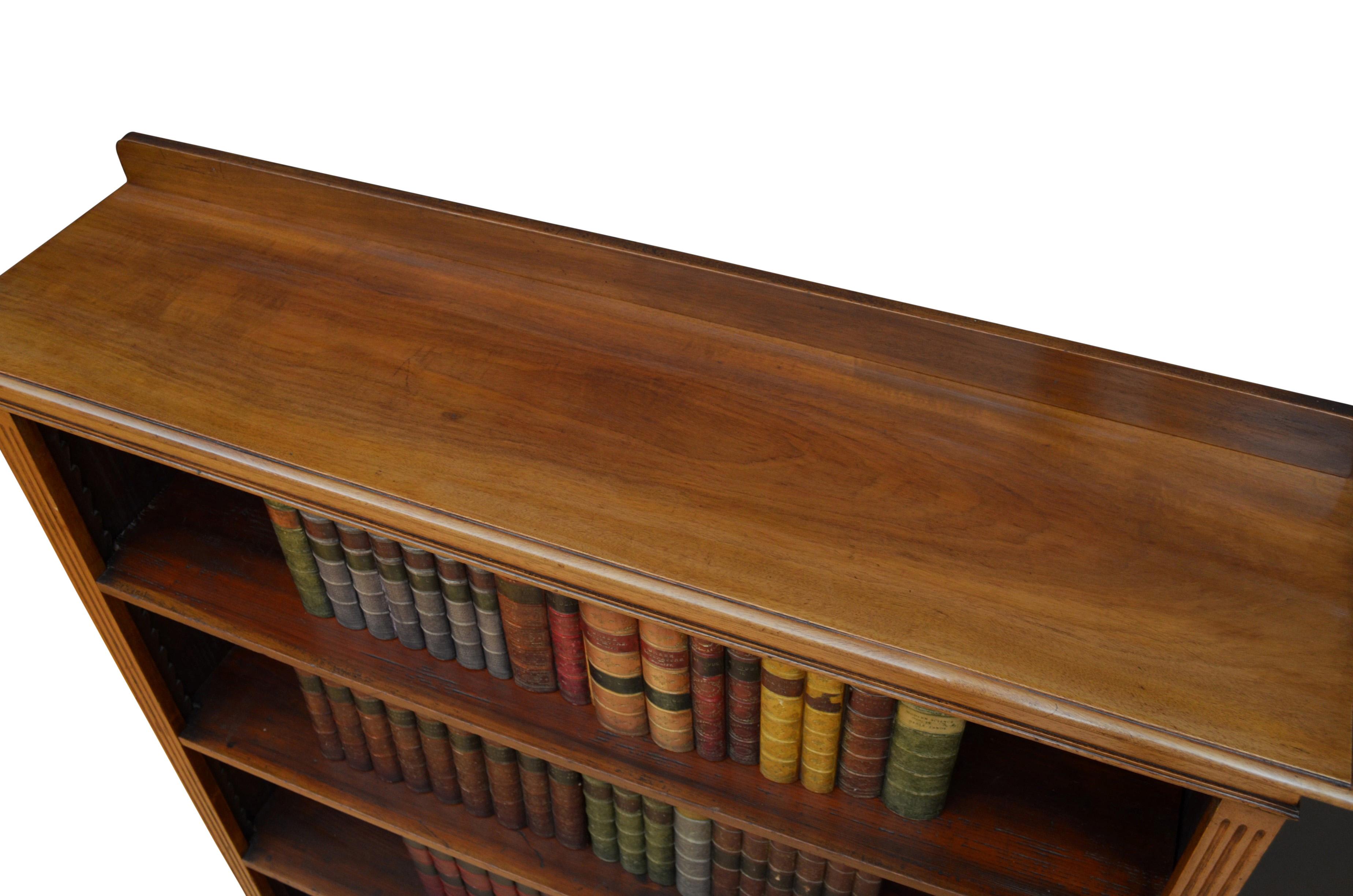 Offenes Bücherregal aus edwardianischem Nussbaumholz um 1900 im Angebot 2