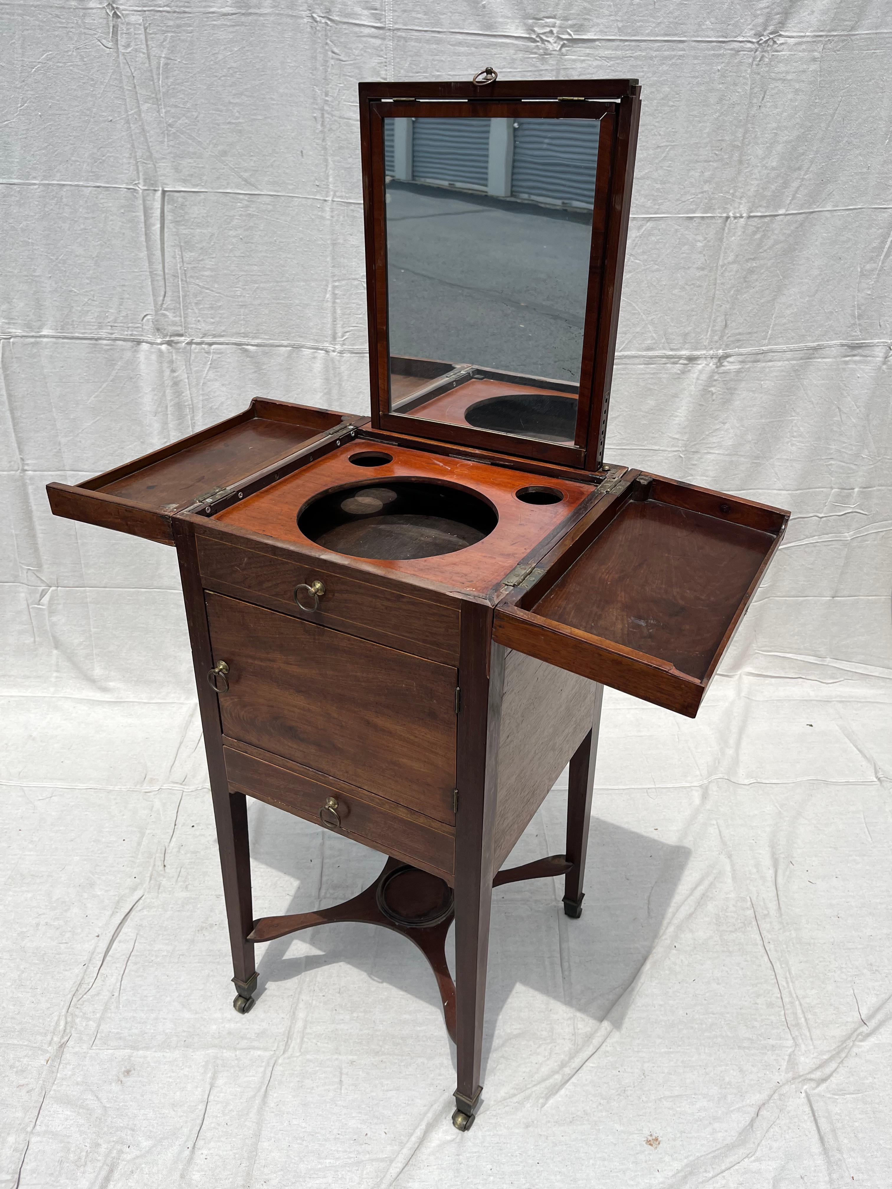 English Edwardian Wash Stand, Circa 1890 In Good Condition For Sale In Doylestown, PA
