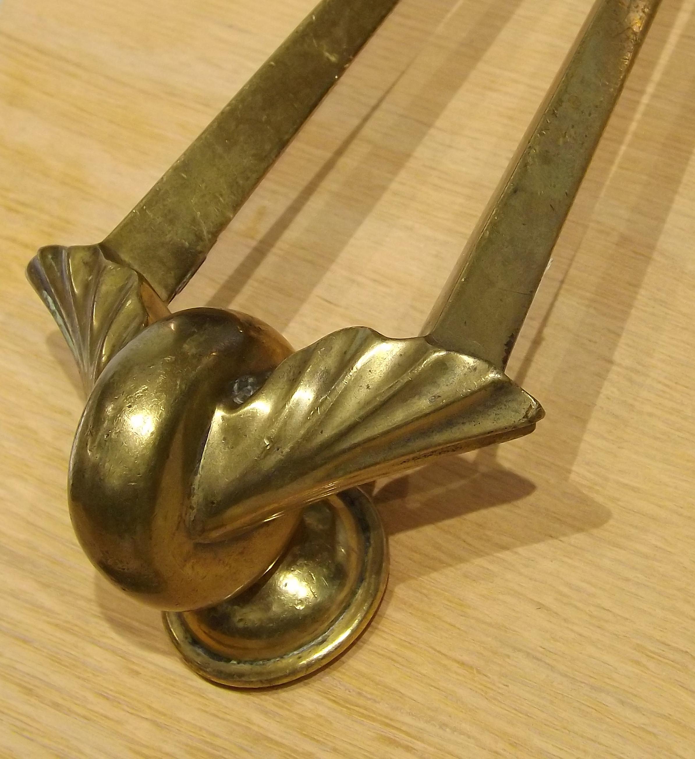 English Edwardian 'Winged Wheel' Door Knocker, circa 1900 In Good Condition For Sale In Charlevoix, MI