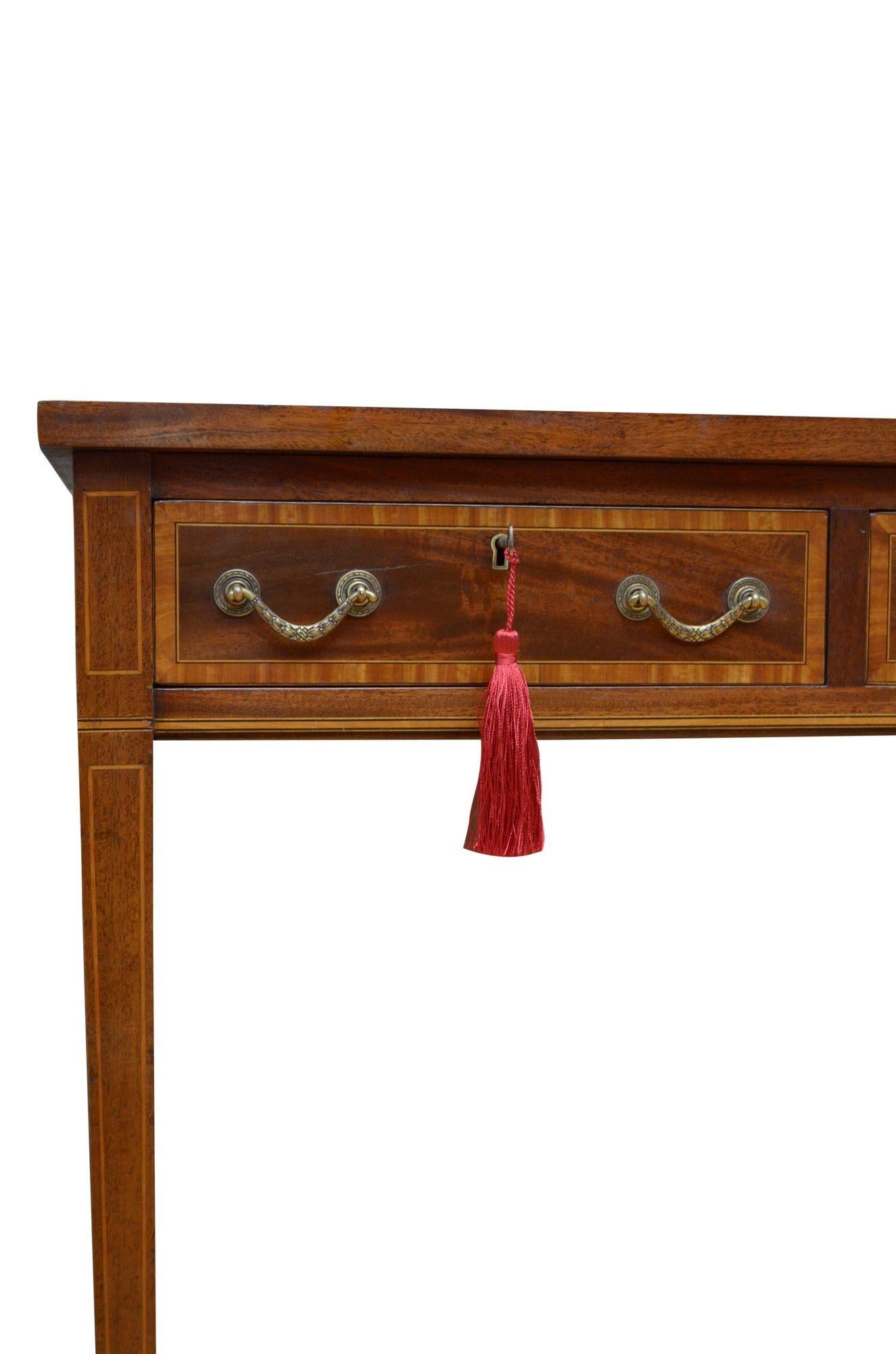 English Edwardian Writing Table in Mahogany For Sale 3