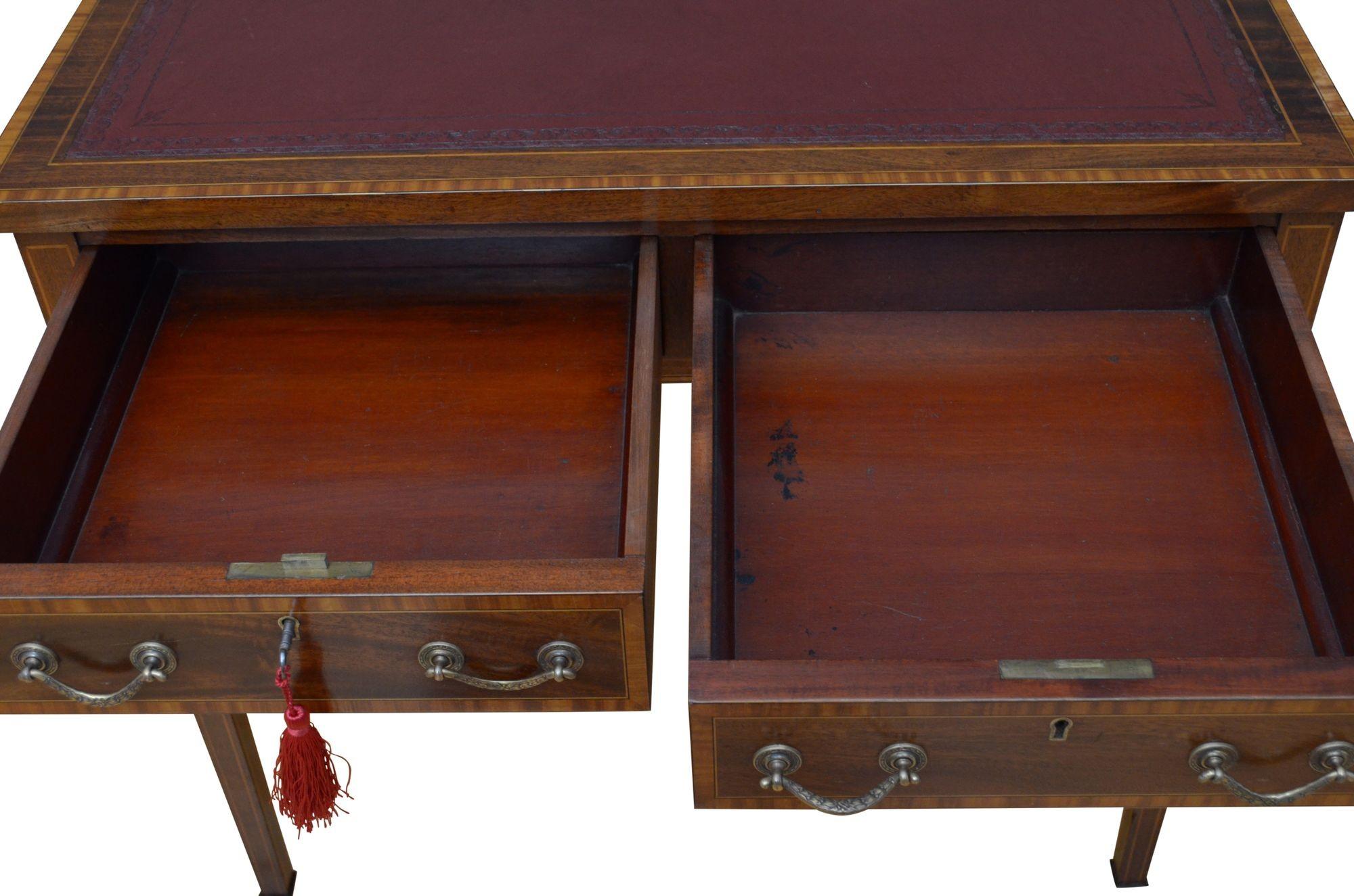 English Edwardian Writing Table in Mahogany For Sale 5
