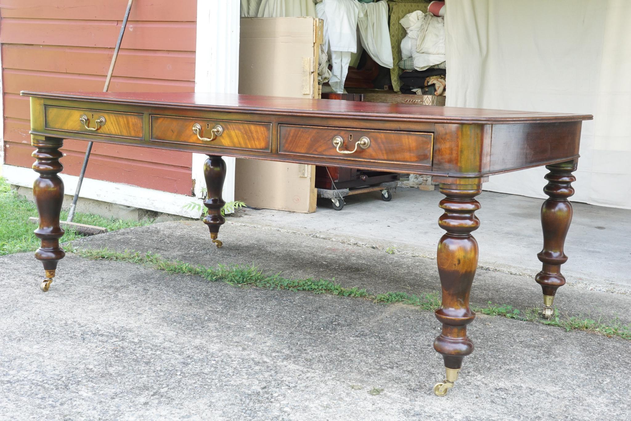 English Edwardian Writing Table in the Regency Taste In Good Condition In Hudson, NY