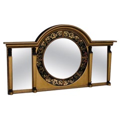 Miroir de cheminée anglais convexe doré à l'églomisé et à motifs figuratifs. Signé A.I.C. CIRCA