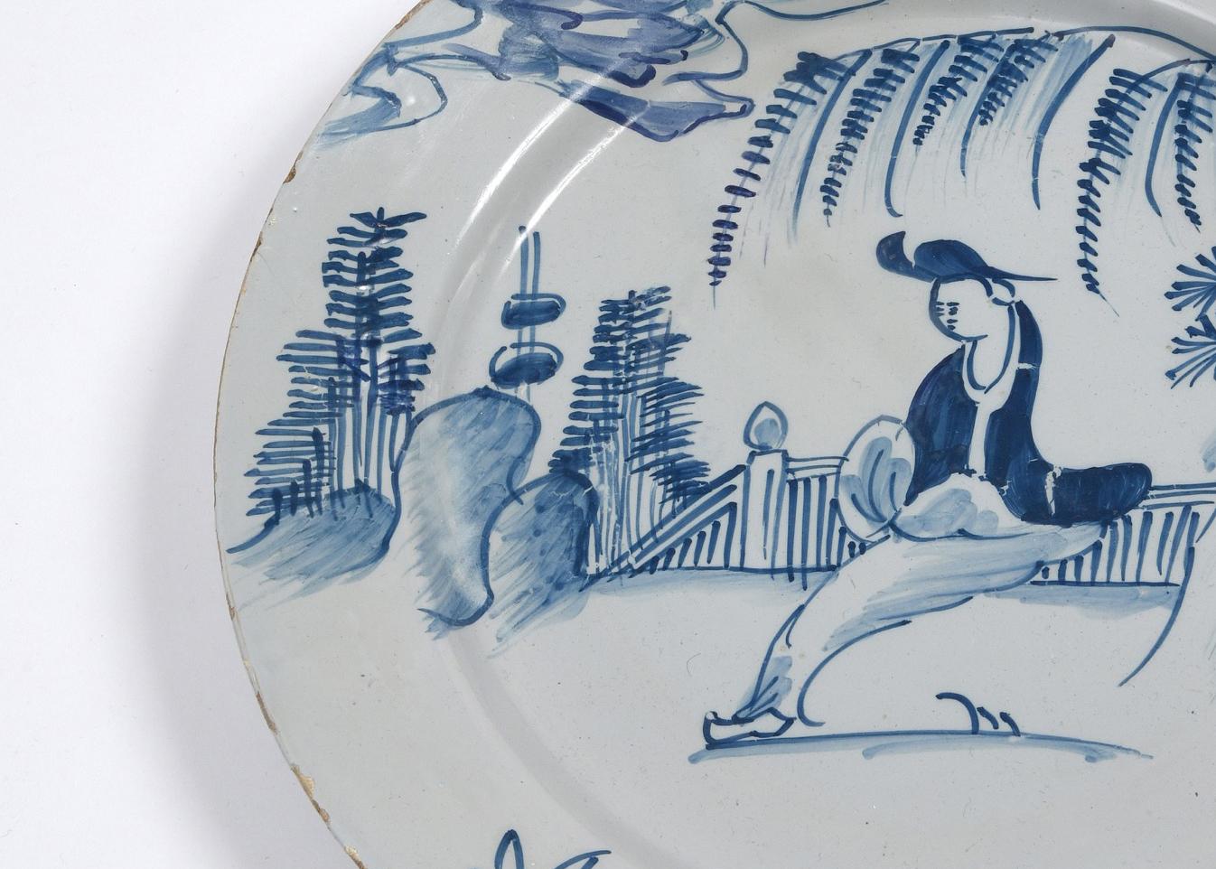 A wonderfully decorative English, 18th century delftware tin-glazed ceramic plate. In very good antique condition

Measures: Diameter 34 cm.