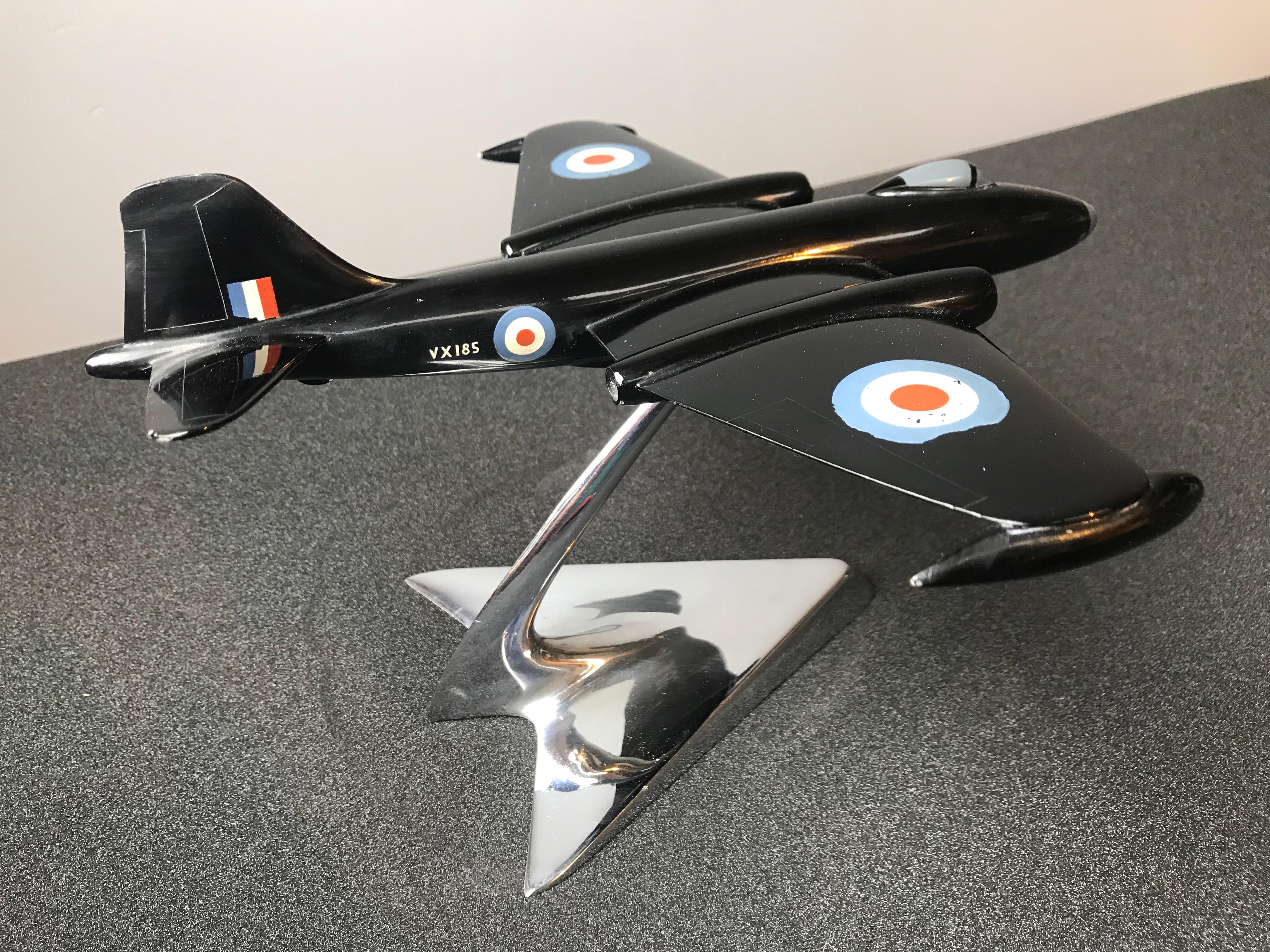 English Electric Canberra Bomber Aircraft Metal Model In Good Condition For Sale In Luton, GB
