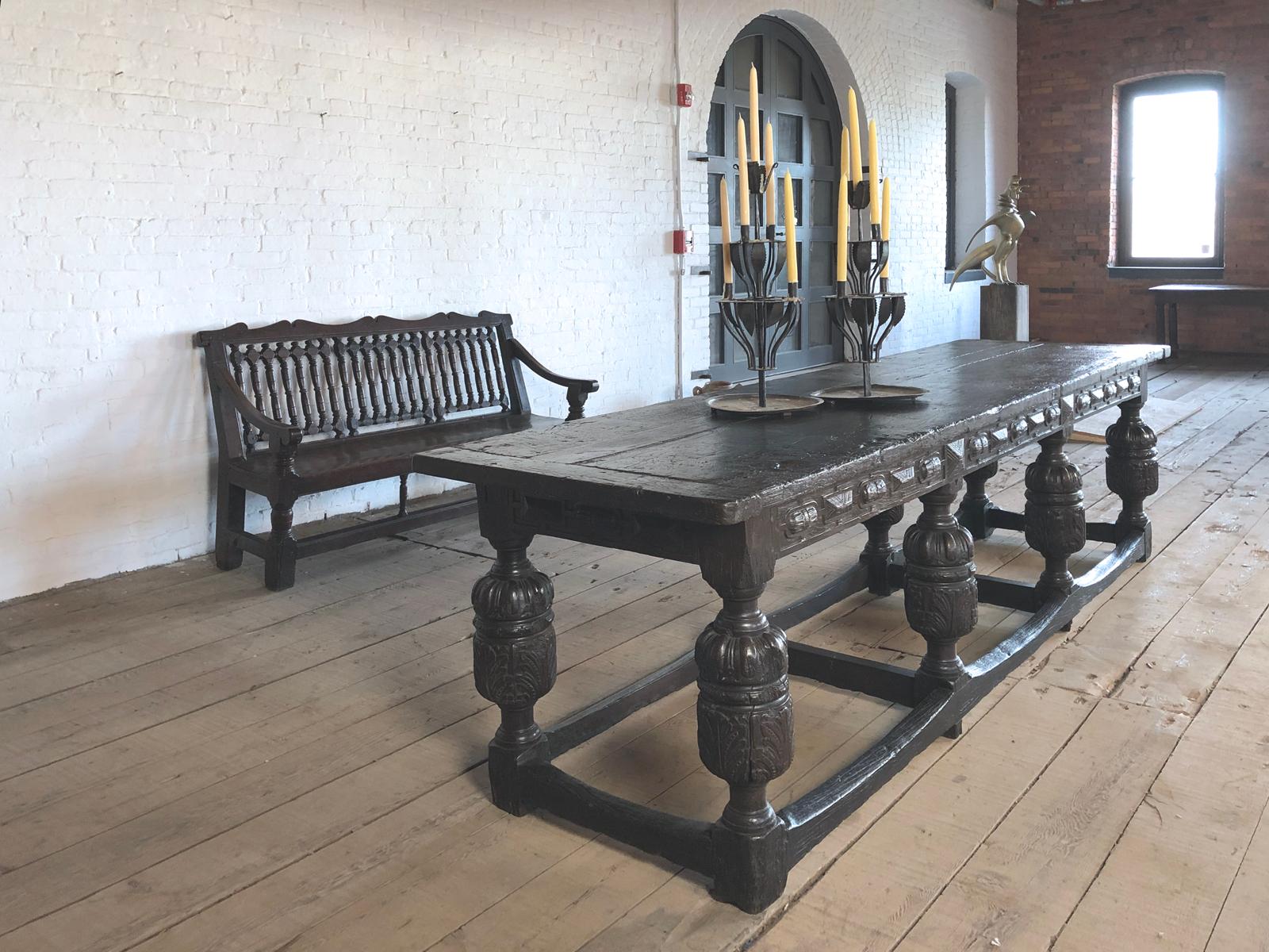 Mesa de comedor o consola inglesa isabelina de roble largo de ocho melones en venta 5