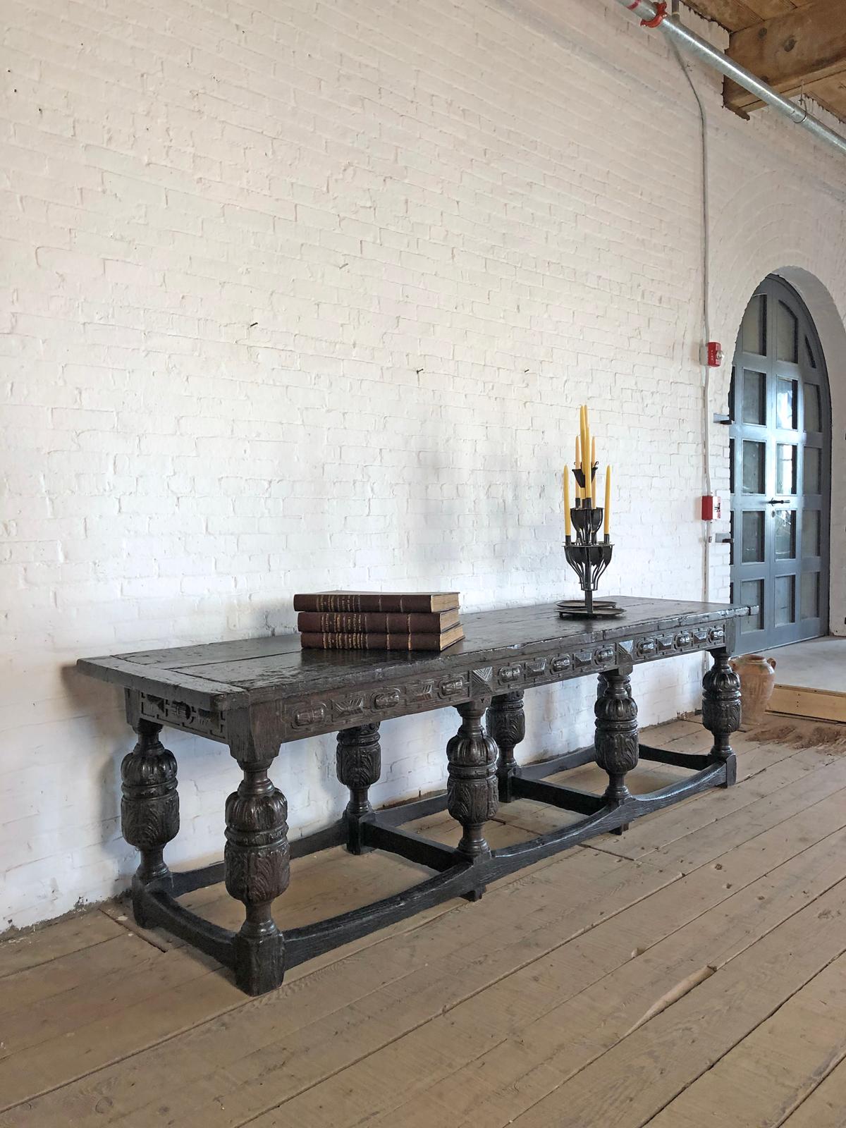 Mesa de comedor o consola inglesa isabelina de roble largo de ocho melones en venta 6