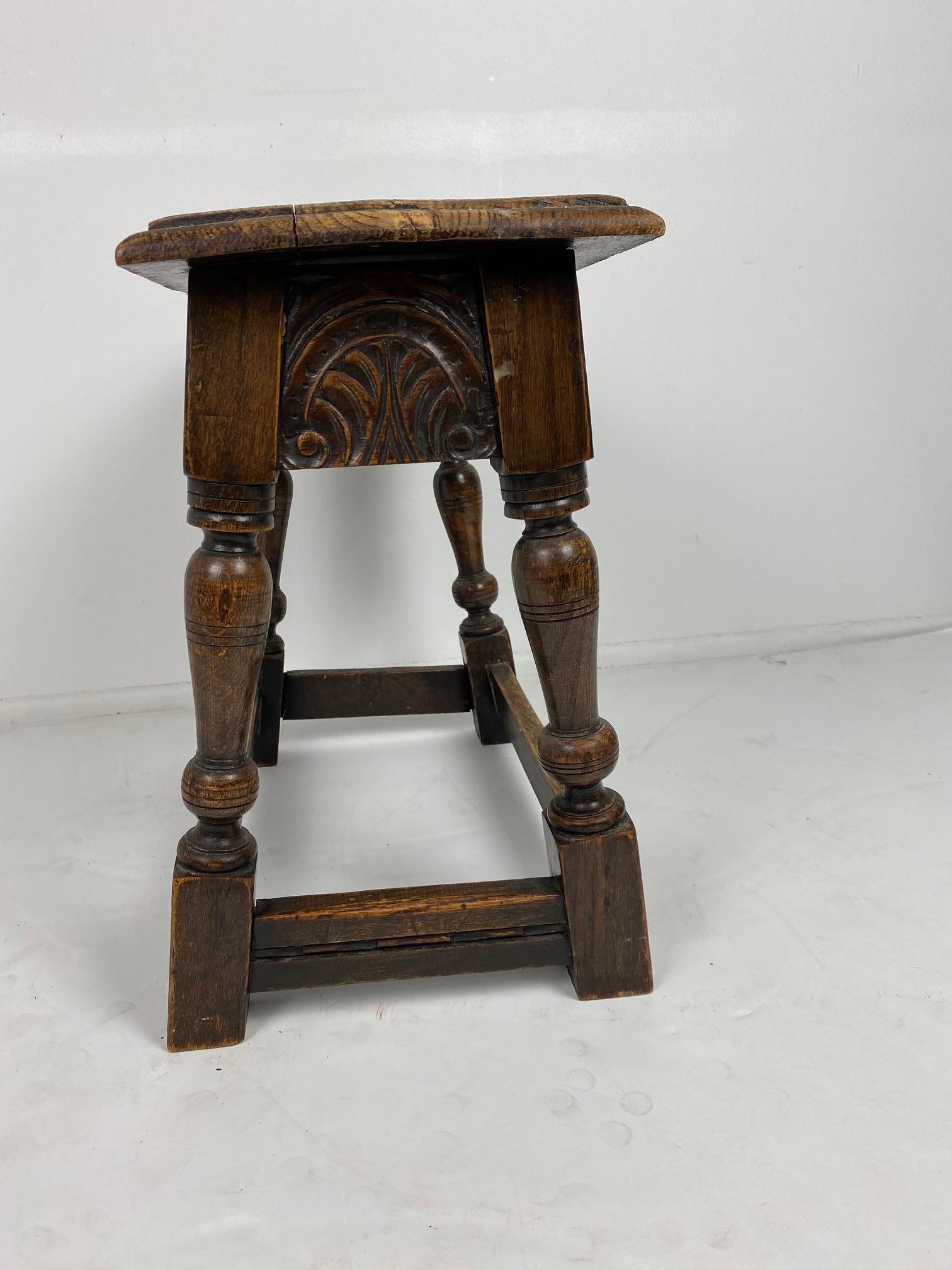 English Elizabethan Style Joint Stool In Good Condition For Sale In Pomona, CA