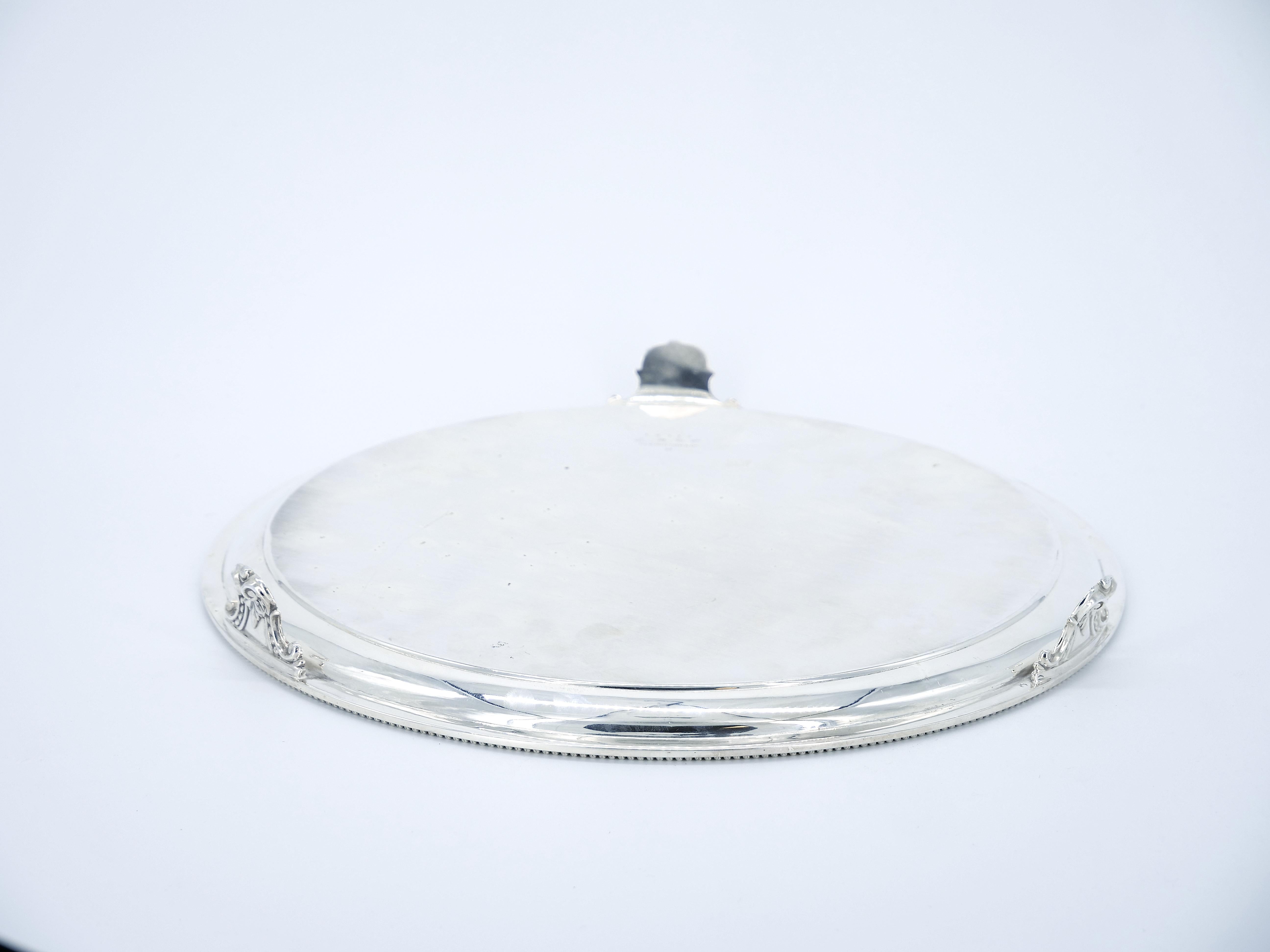 English Elkington's Silver Plated Round Shape / Interior Decorated Serving Tray For Sale 3