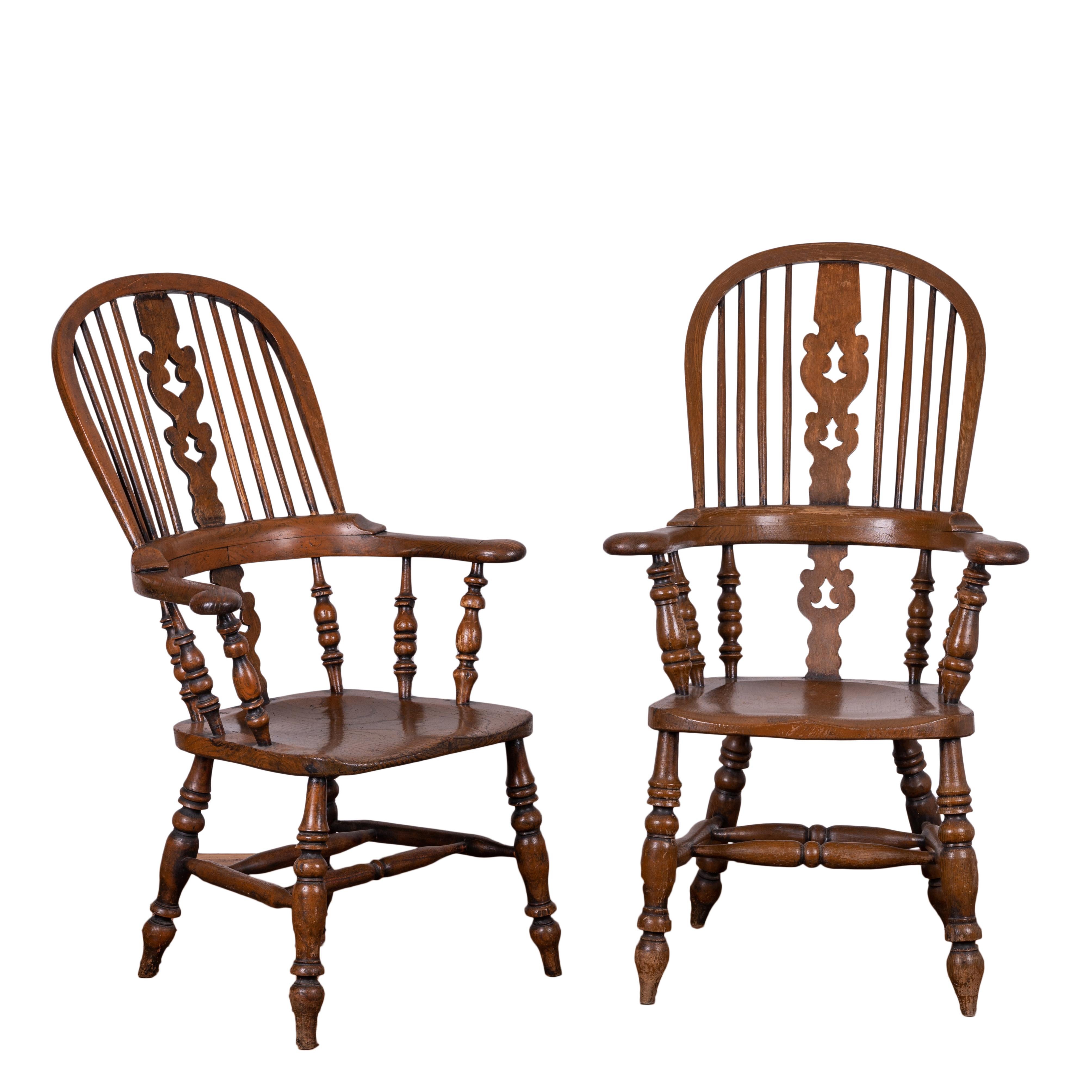 English Elm Broad Arm Windsor Armchairs, 19th Century - Set of 4 For Sale 5