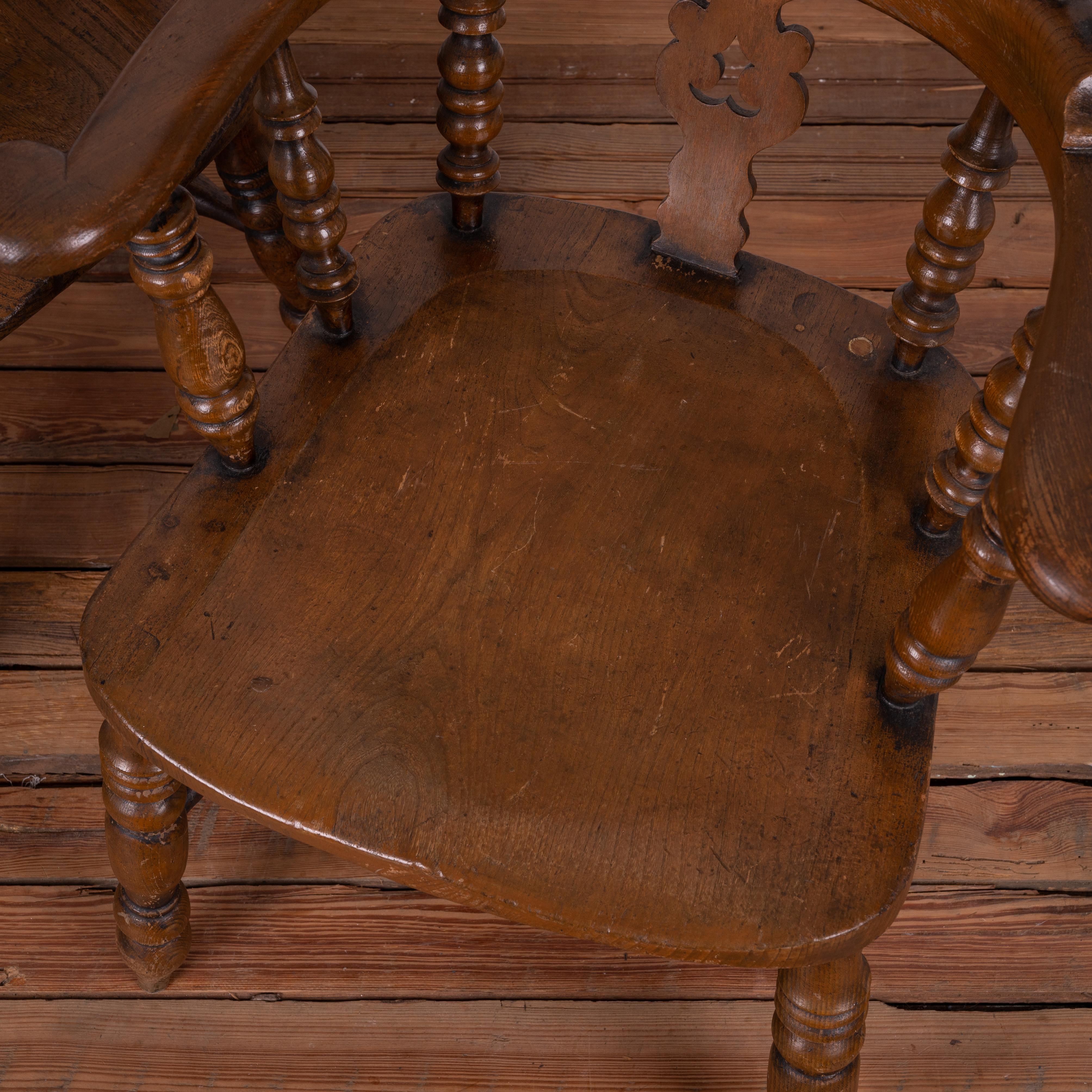 Englische Windsor-Sessel mit Broad Armlehne aus Ulmenholz, 19. Jahrhundert, 4er-Set im Angebot 3