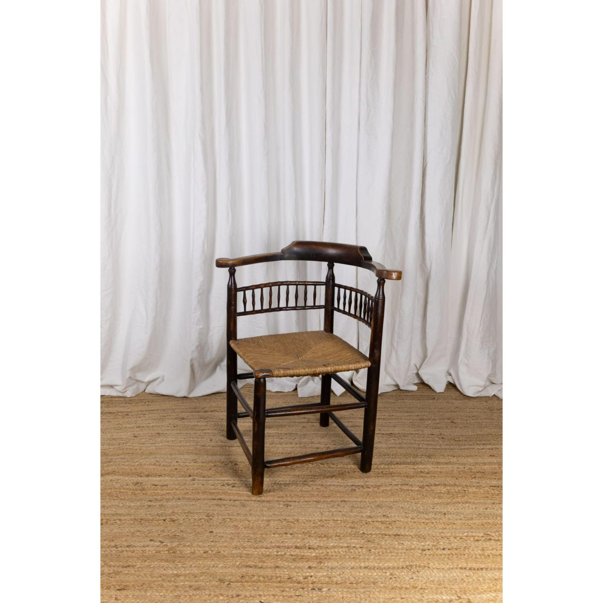 English Elm Corner Chair, Early 19th Century In Good Condition For Sale In London, GB