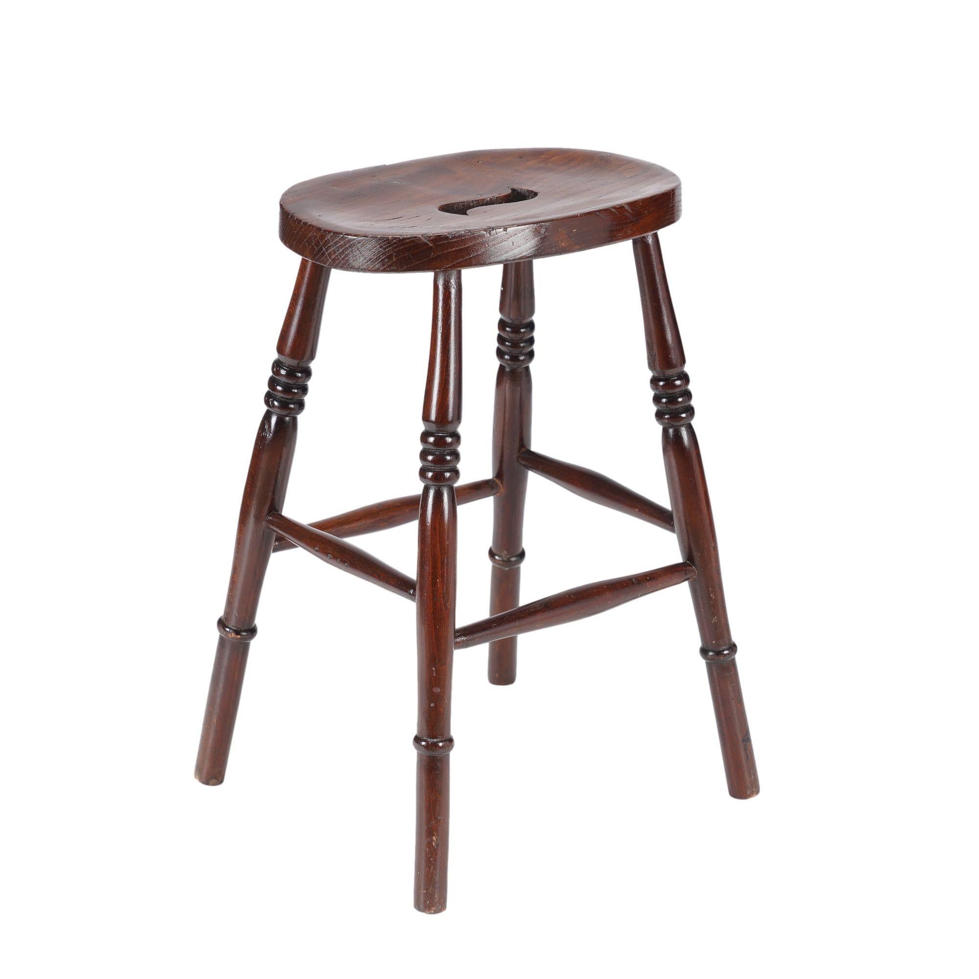 English elm pub stool, c. 1820-40 In Good Condition In Kenilworth, IL