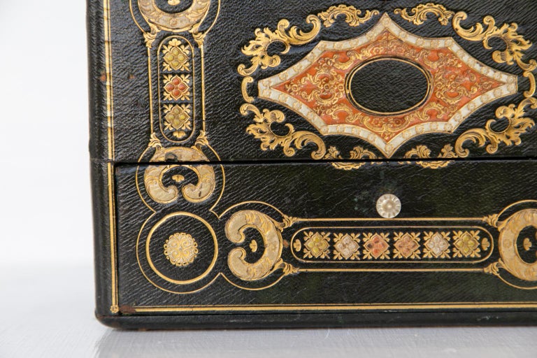English Embossed Leather Jewelry Box For Sale at 1stDibs