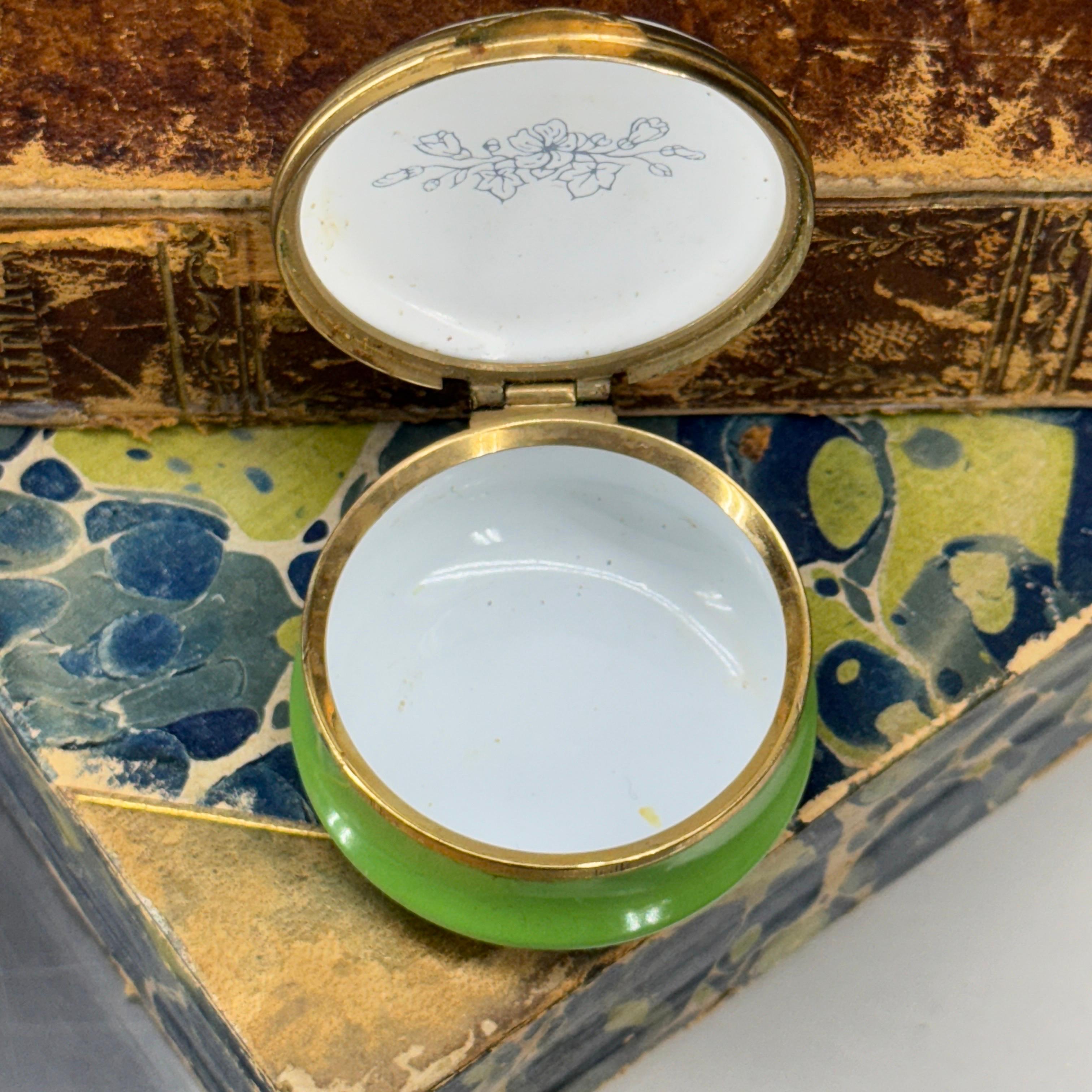 20th Century English Enamel Painted Trinket Box of a Bunny Rabbit For Sale